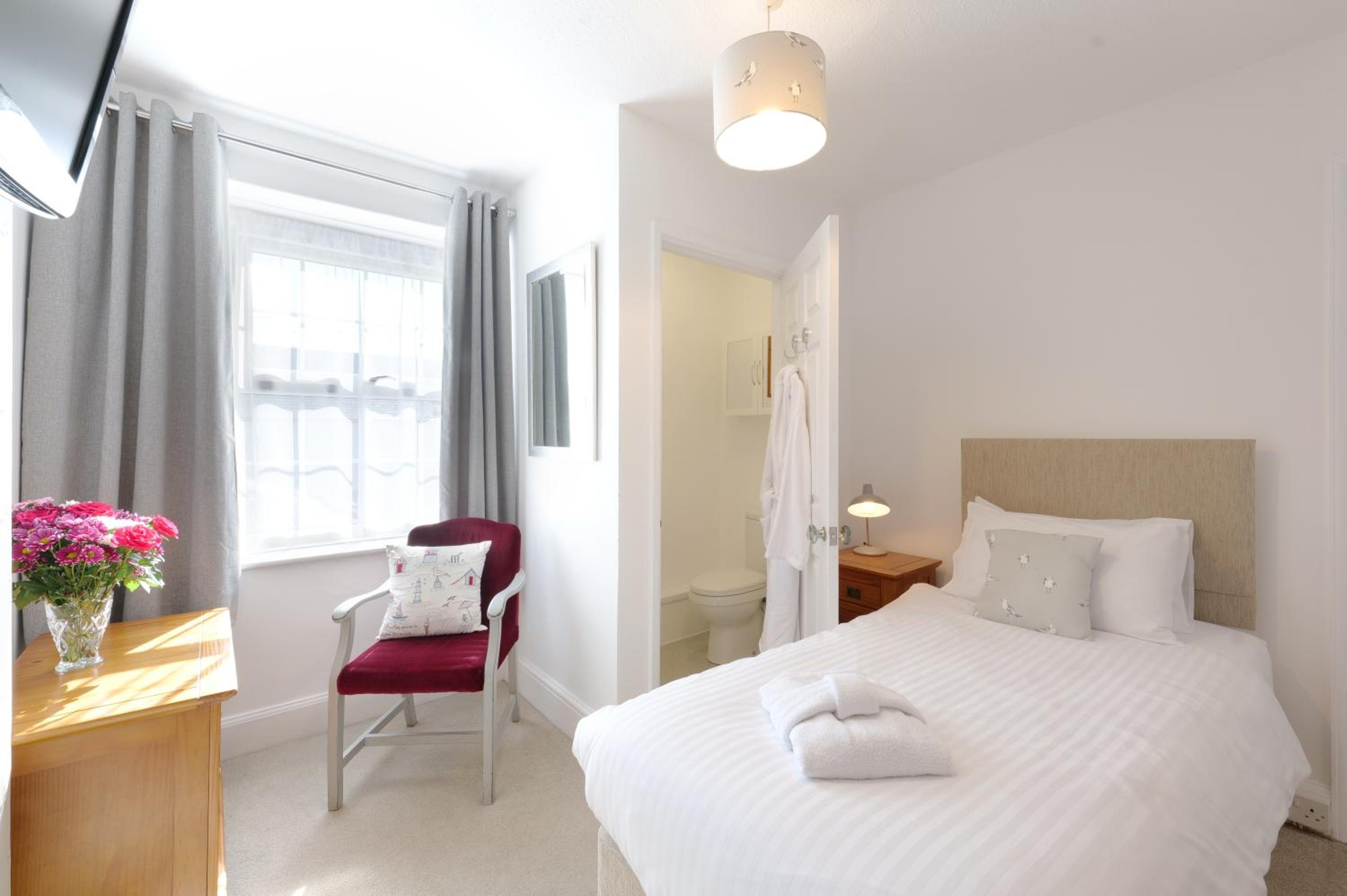 Single Room with Private Bathroom