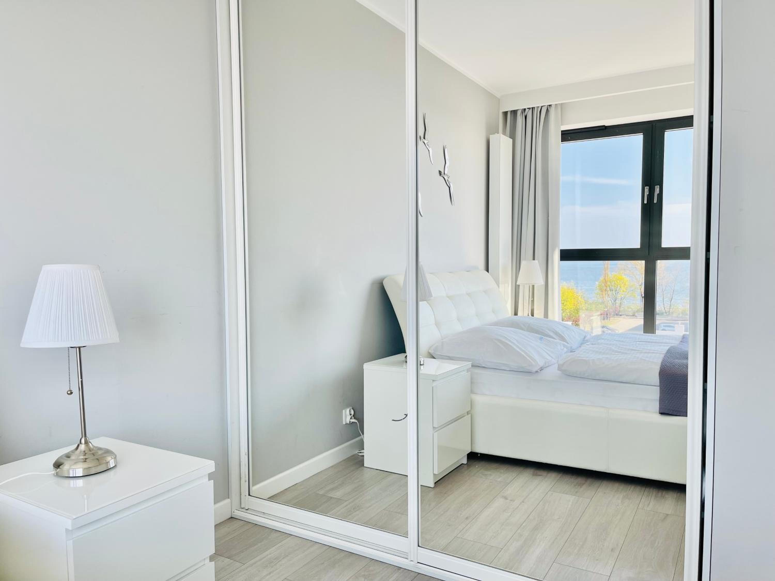 One-Bedroom Apartment with Balcony and Sea View - Photo 10