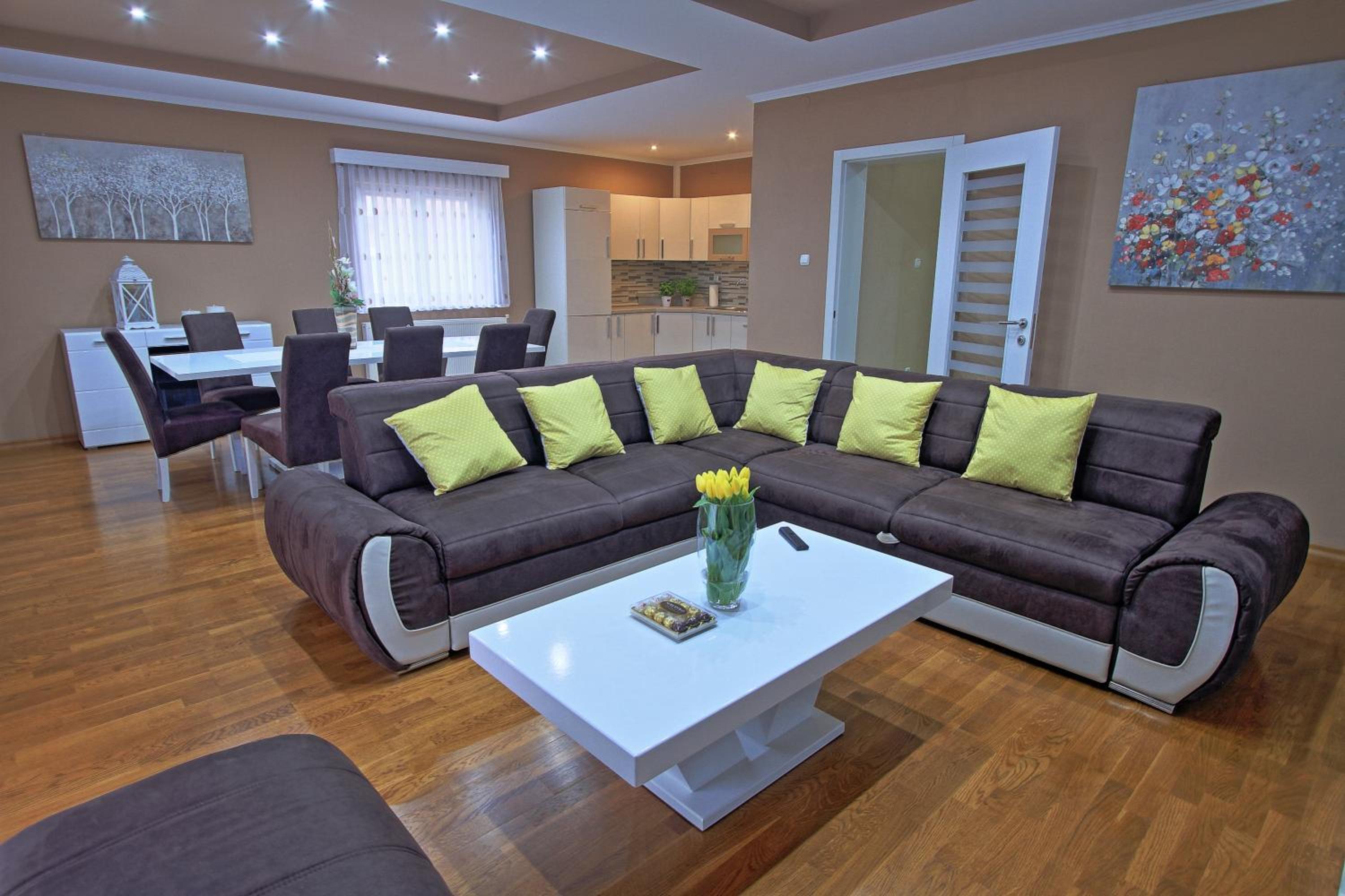 Two-Bedroom House - Photo 1
