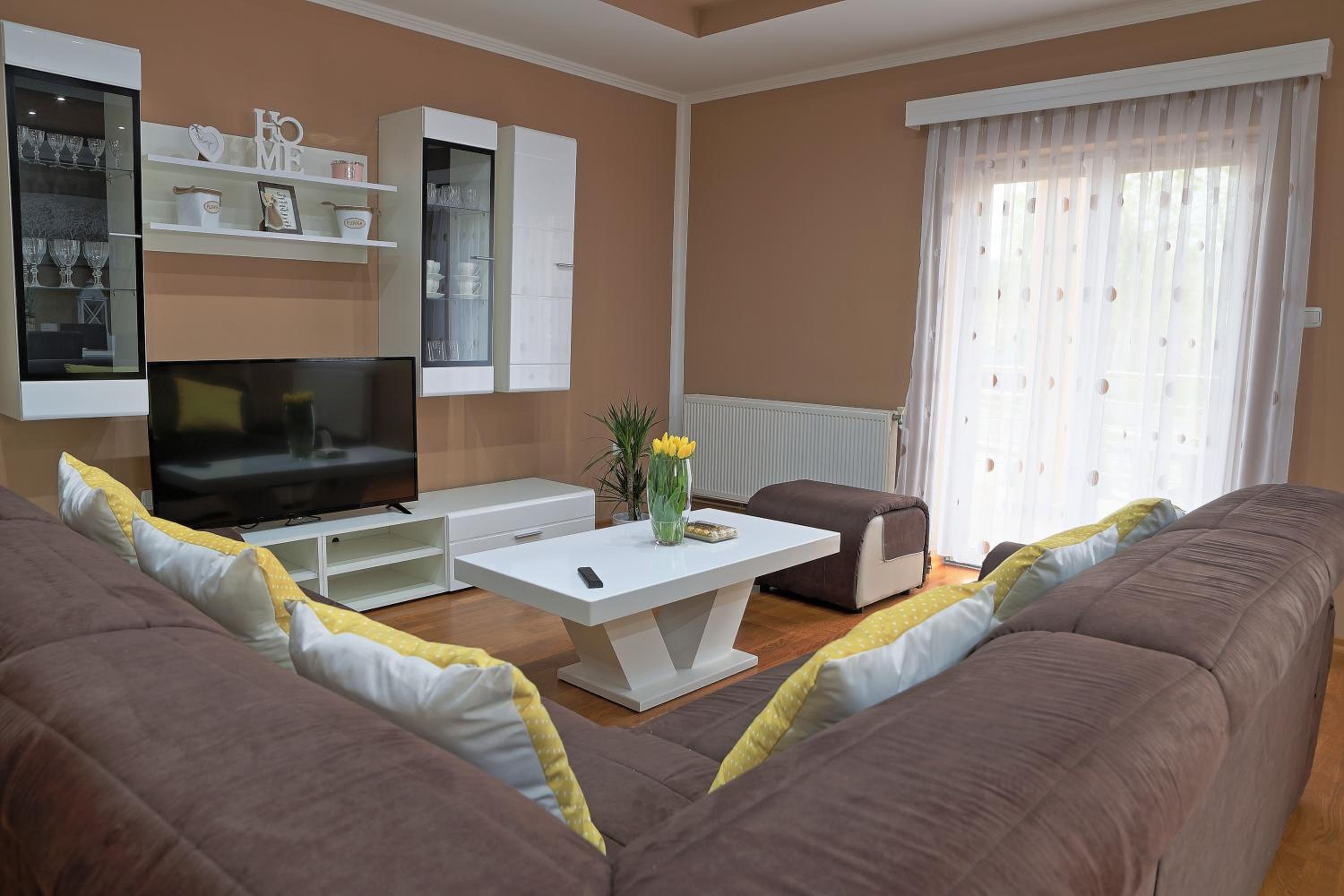 Two-Bedroom House - Photo 31
