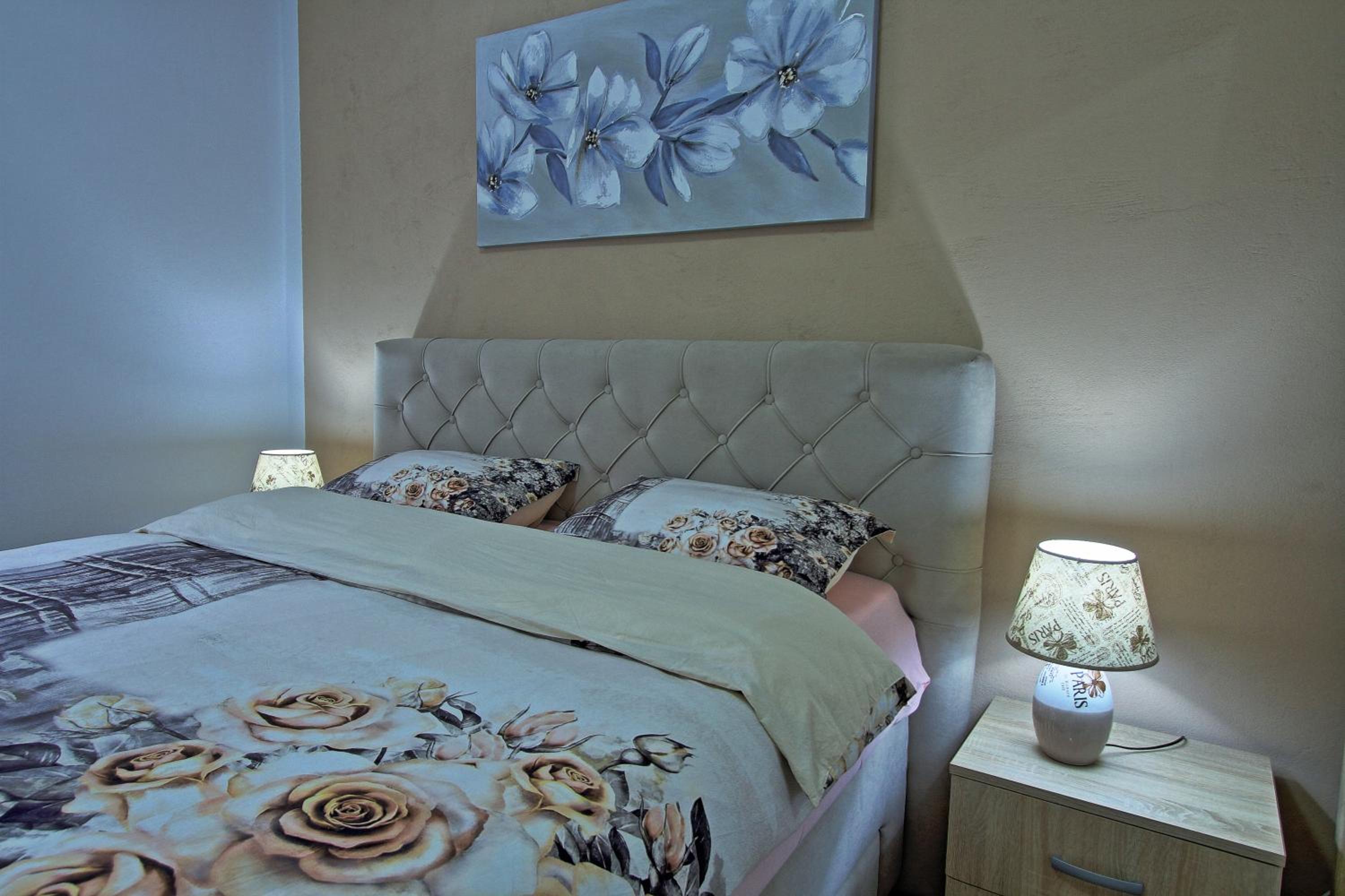 Two-Bedroom House - Photo 30