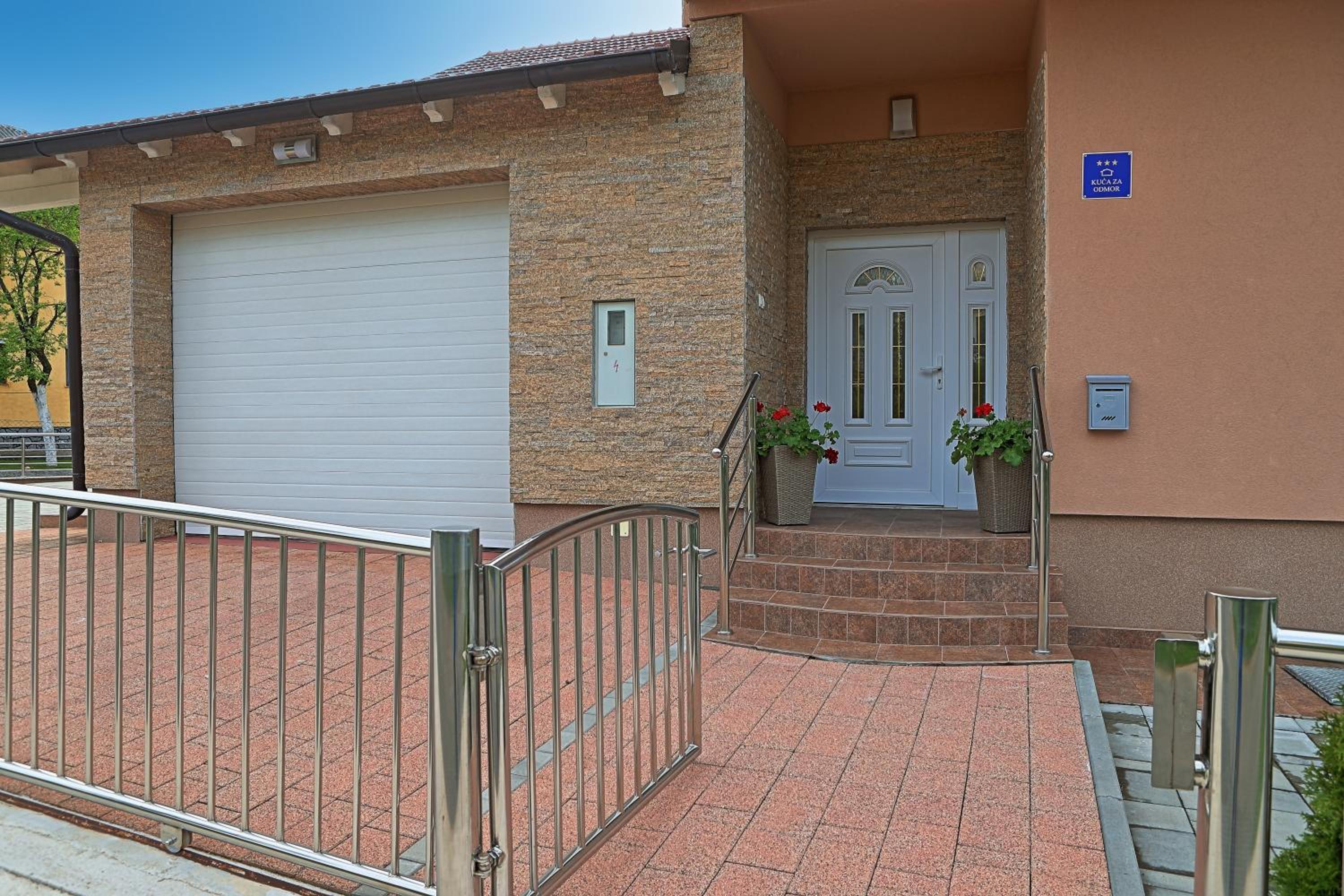 Two-Bedroom House - Photo 36