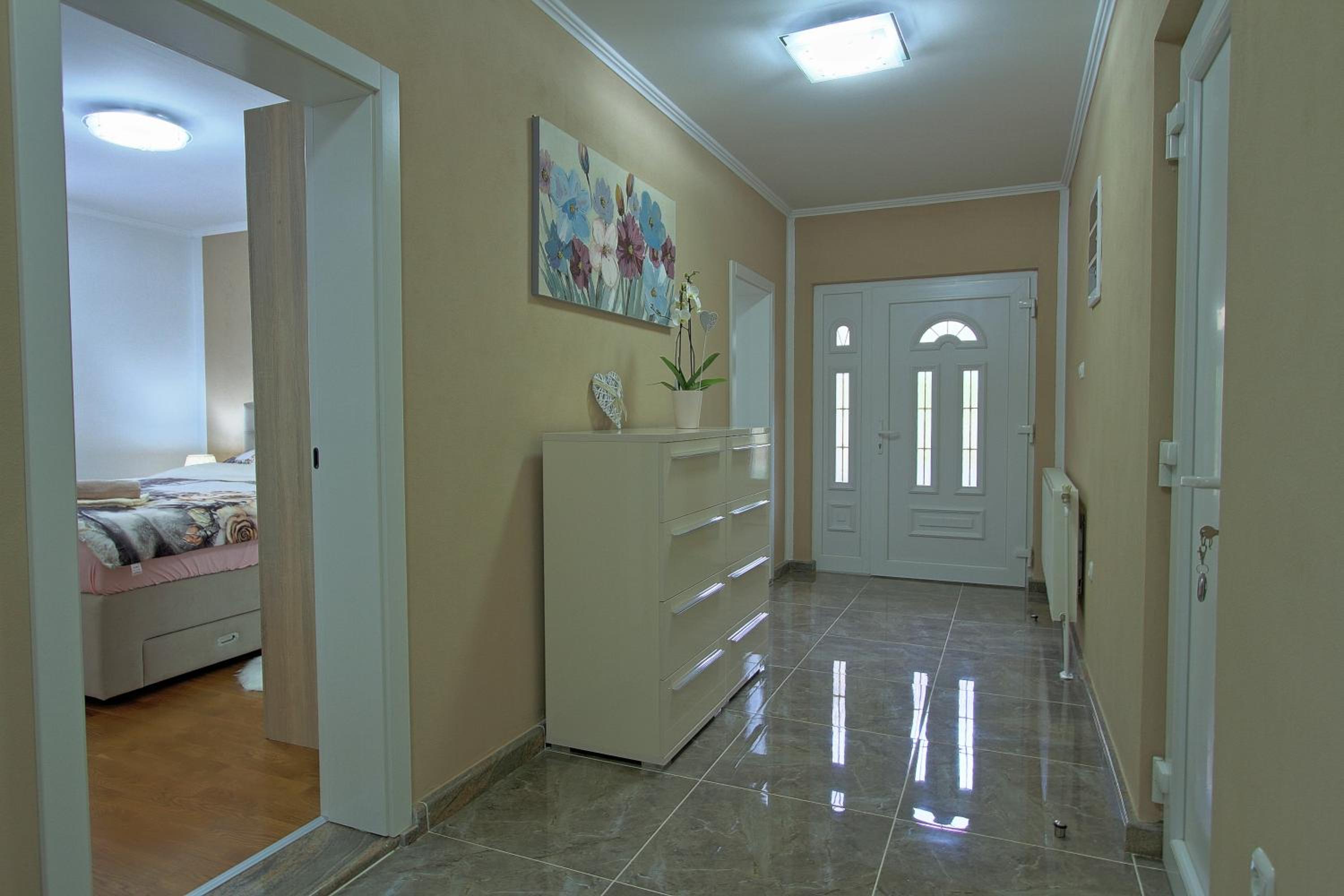 Two-Bedroom House - Photo 26
