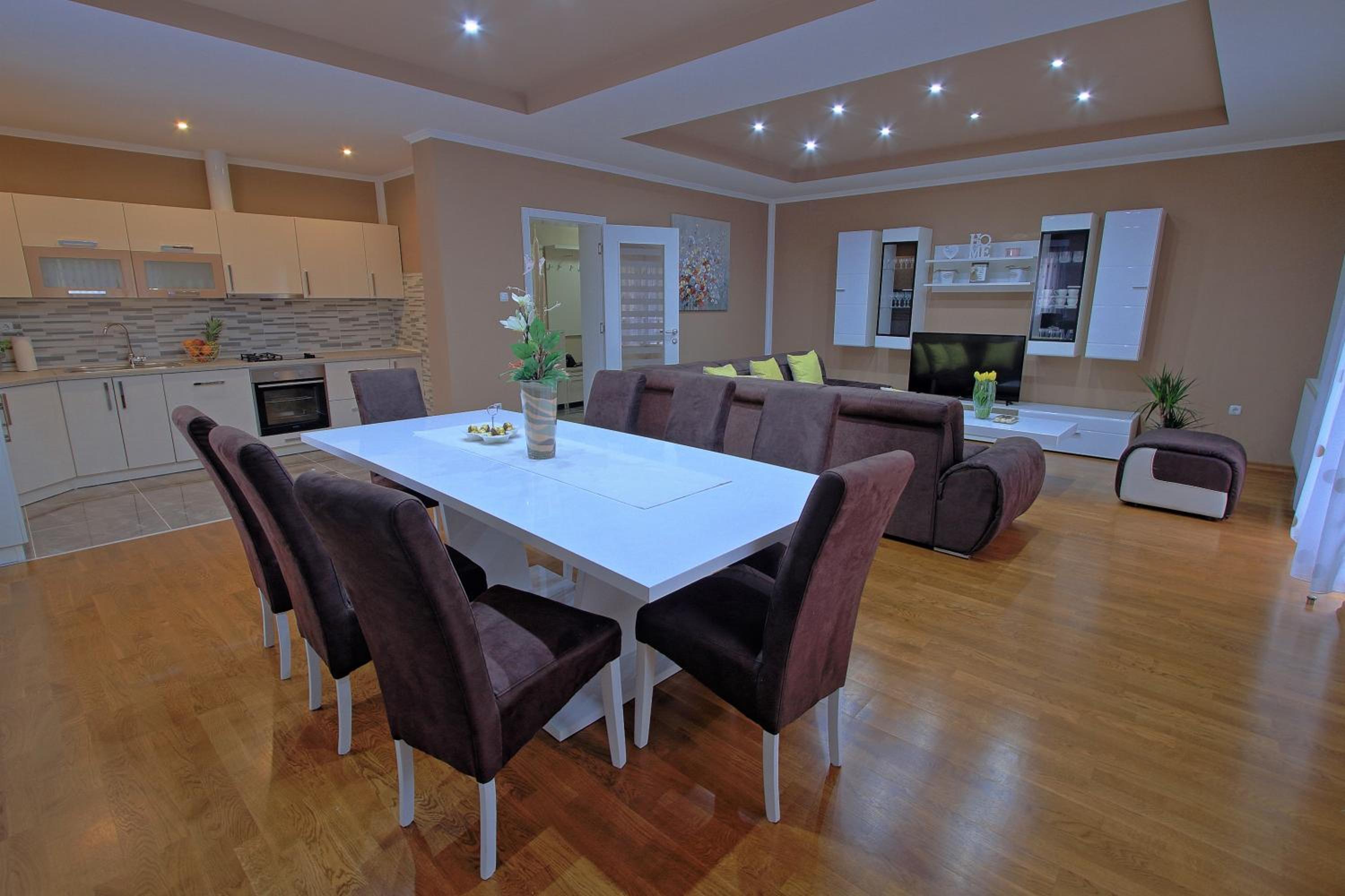 Two-Bedroom House - Photo 28