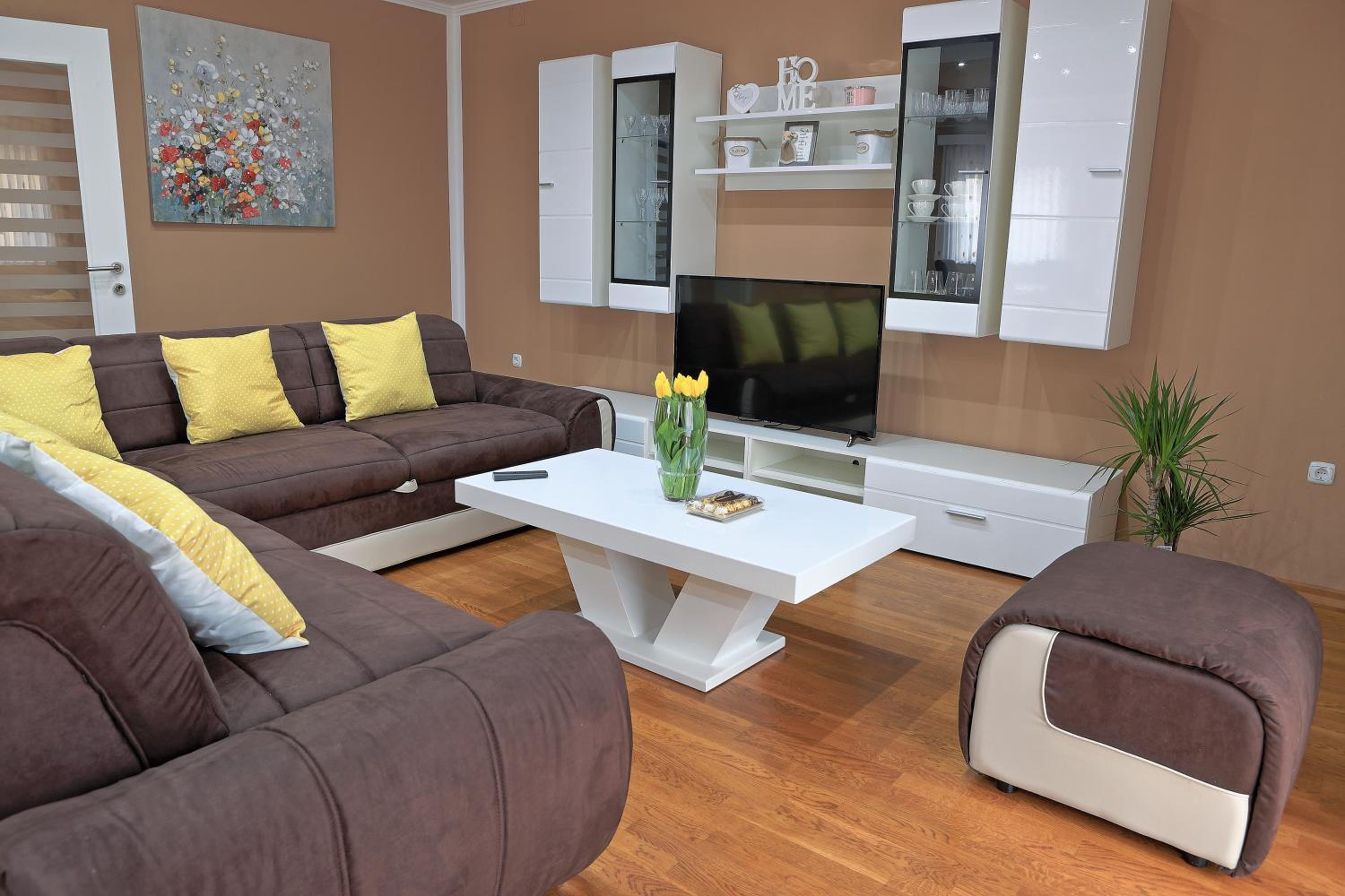 Two-Bedroom House - Photo 29