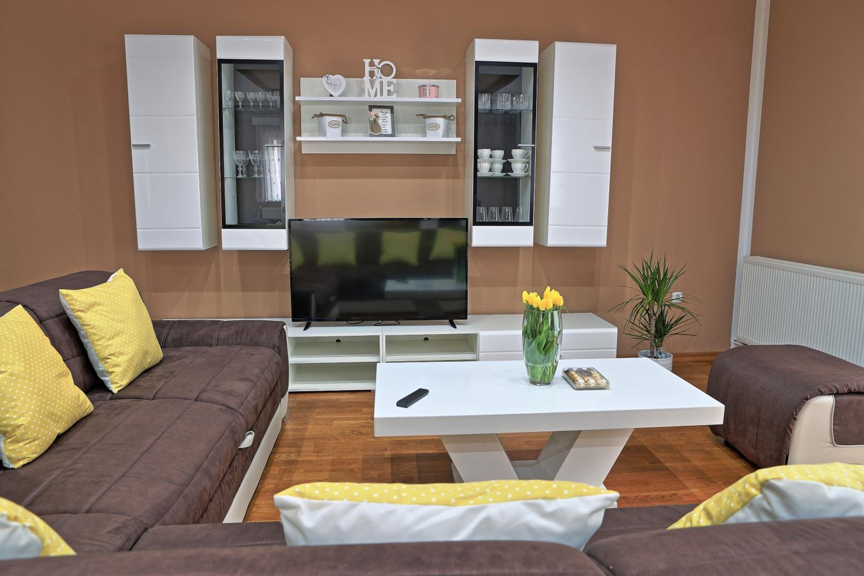 Two-Bedroom House - Photo 32