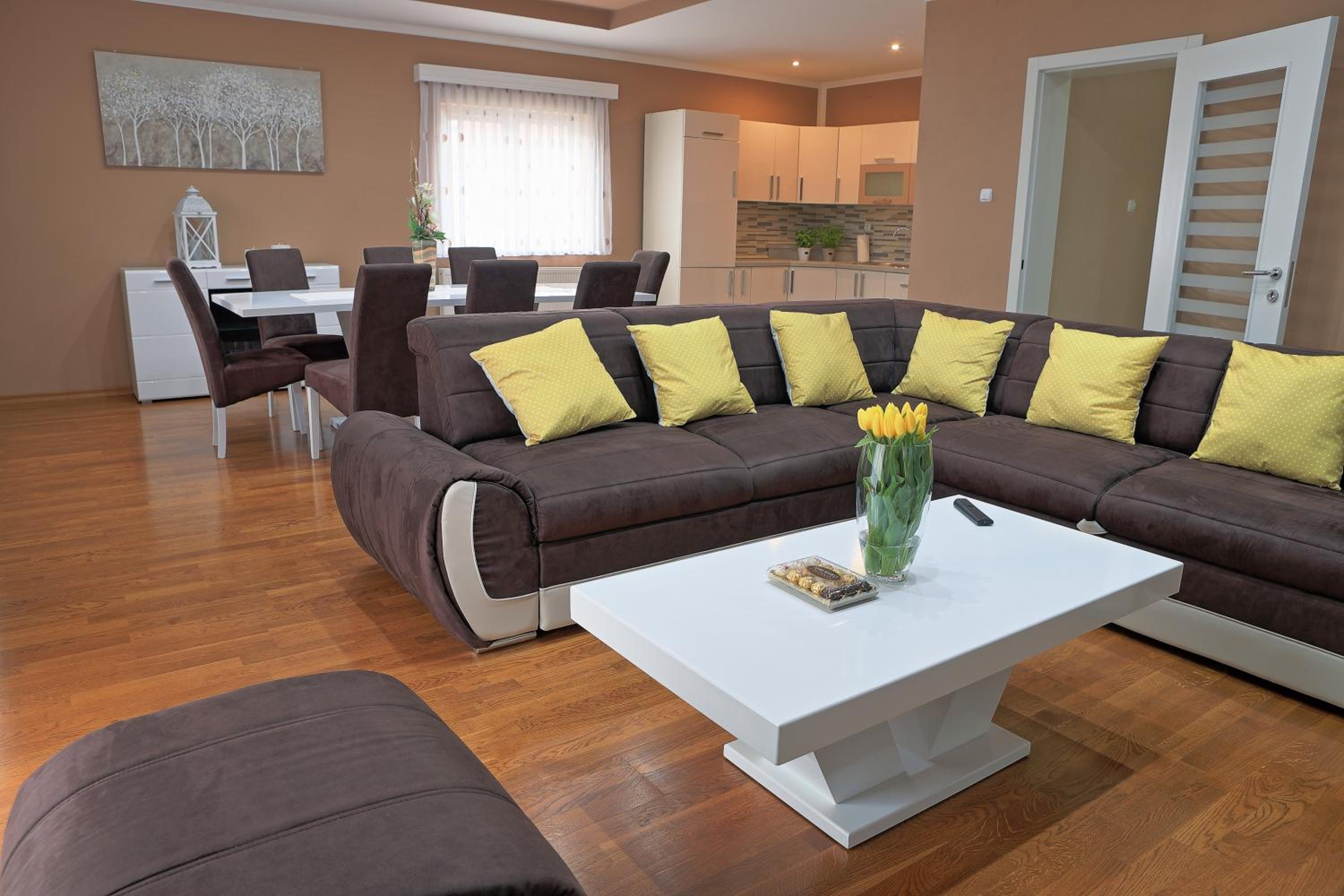 Two-Bedroom House - Photo 2