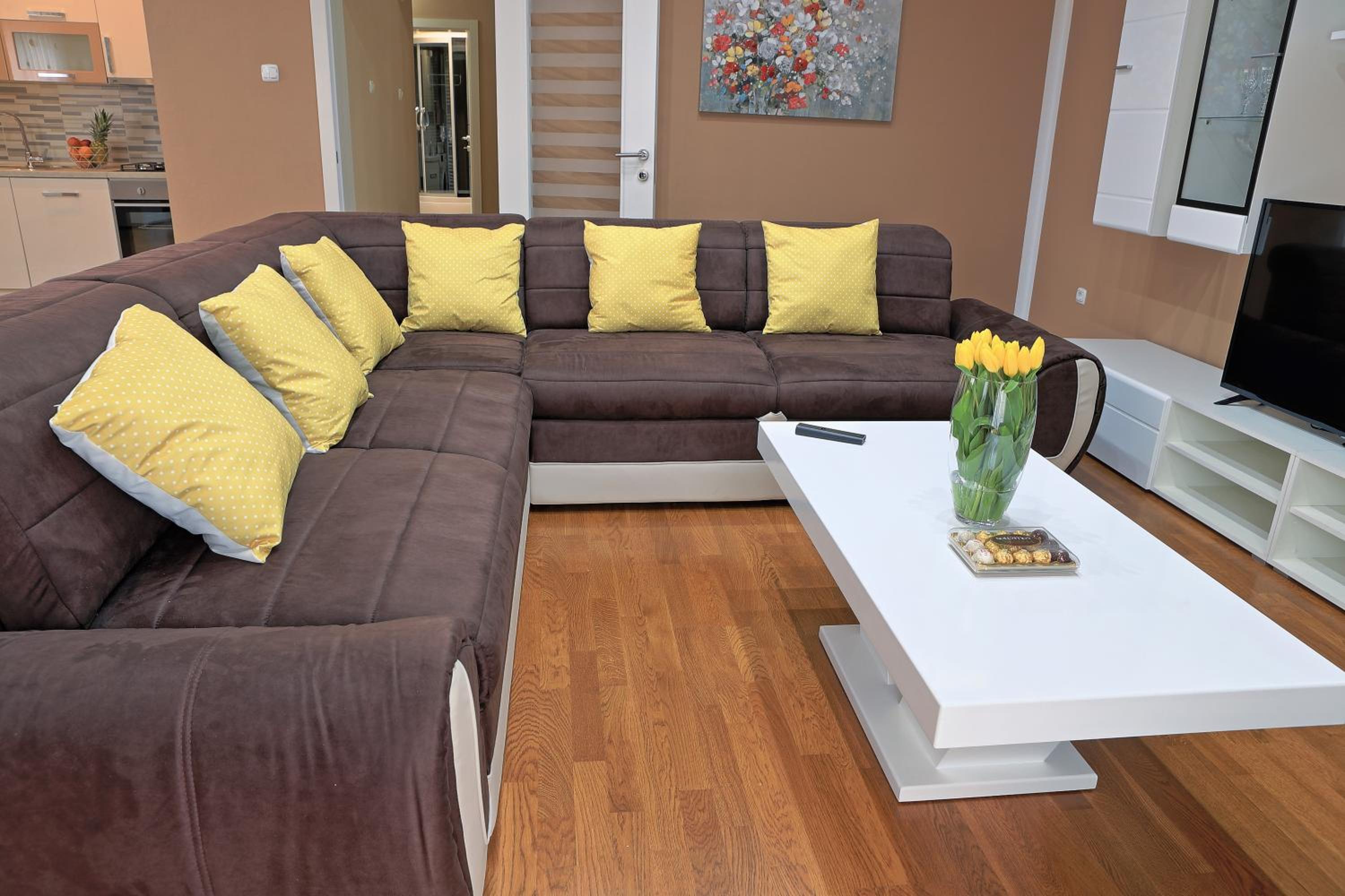 Two-Bedroom House - Photo 24