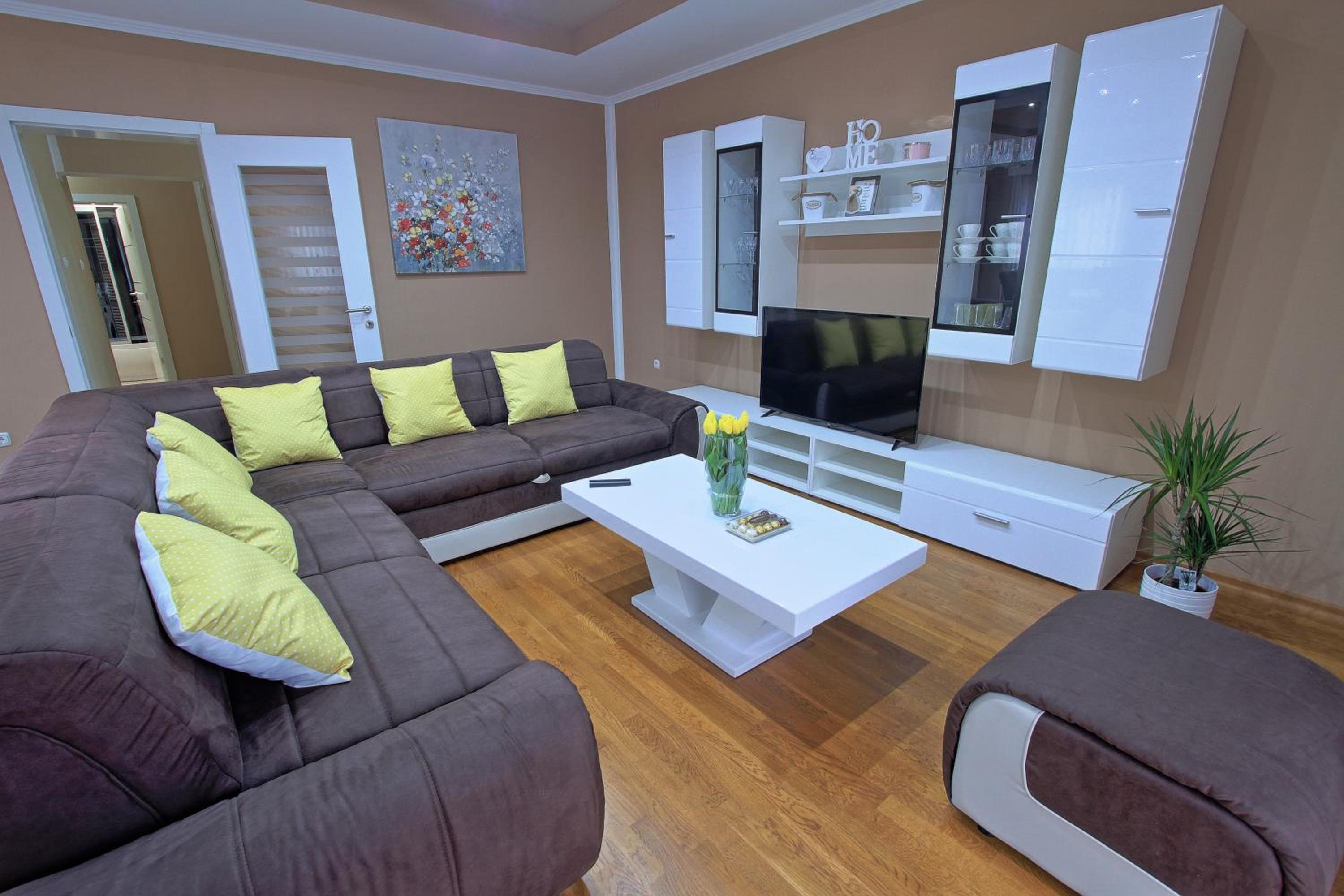 Two-Bedroom House - Photo 22