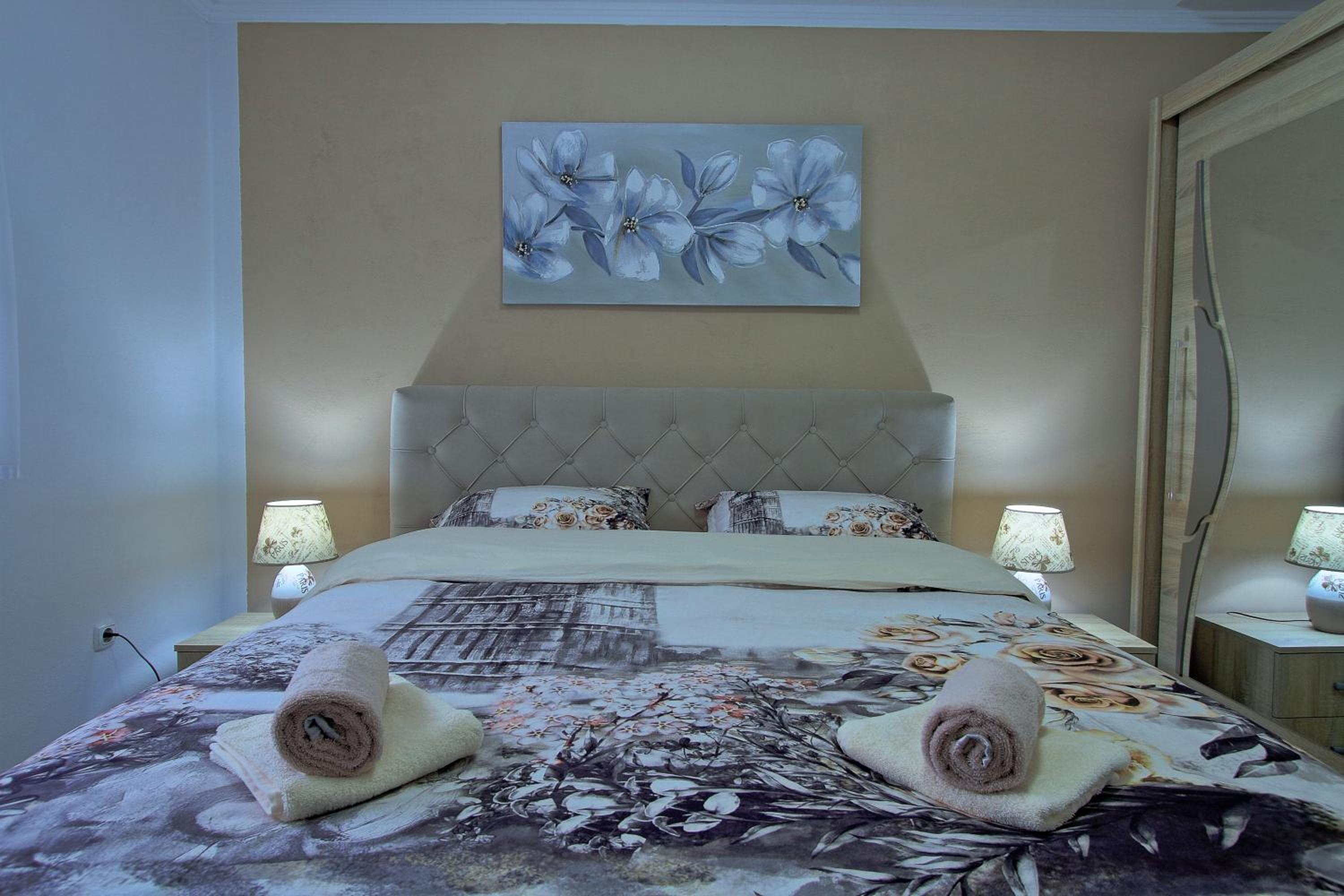 Two-Bedroom House - Photo 20