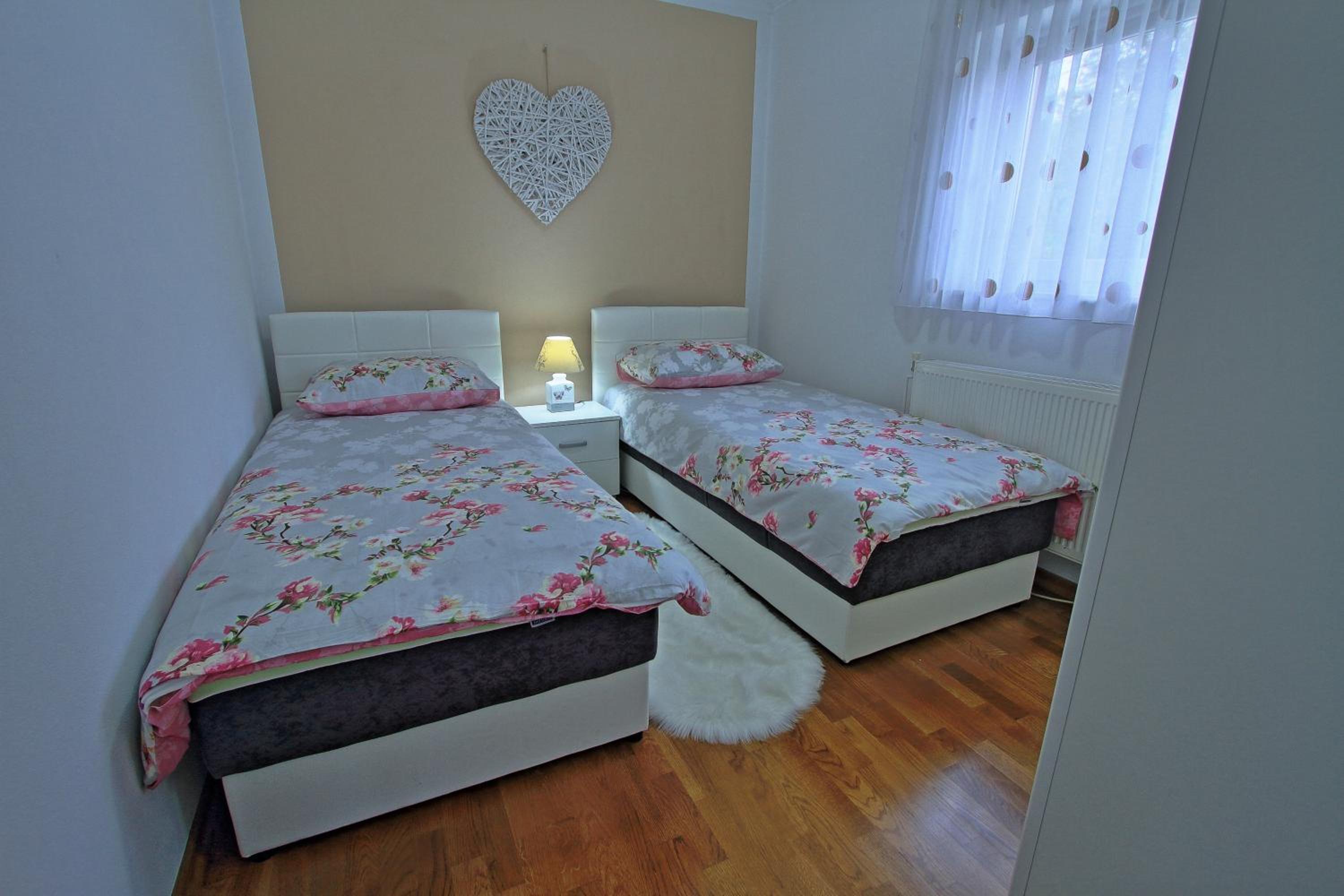 Two-Bedroom House - Photo 19