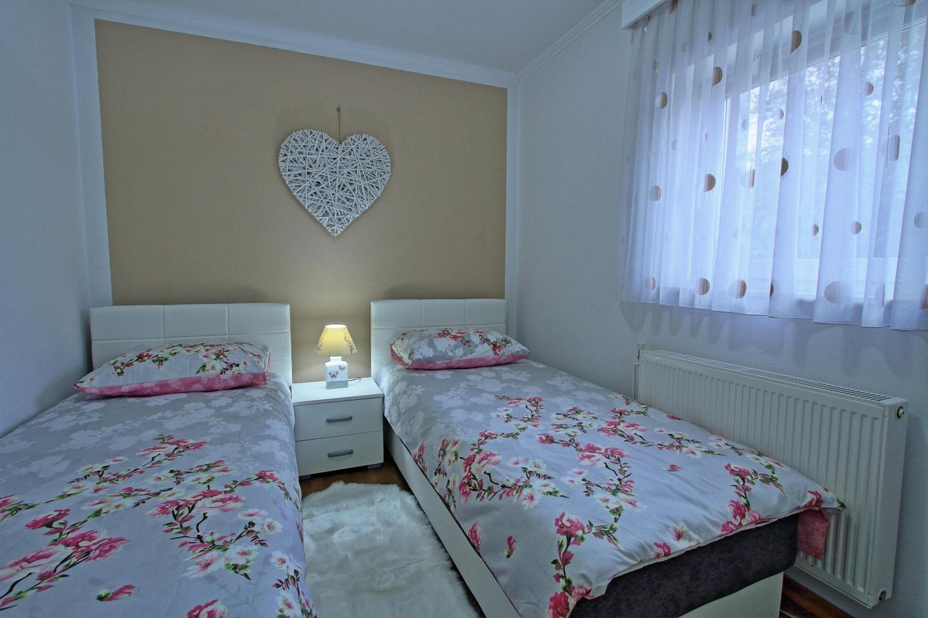 Two-Bedroom House - Photo 18