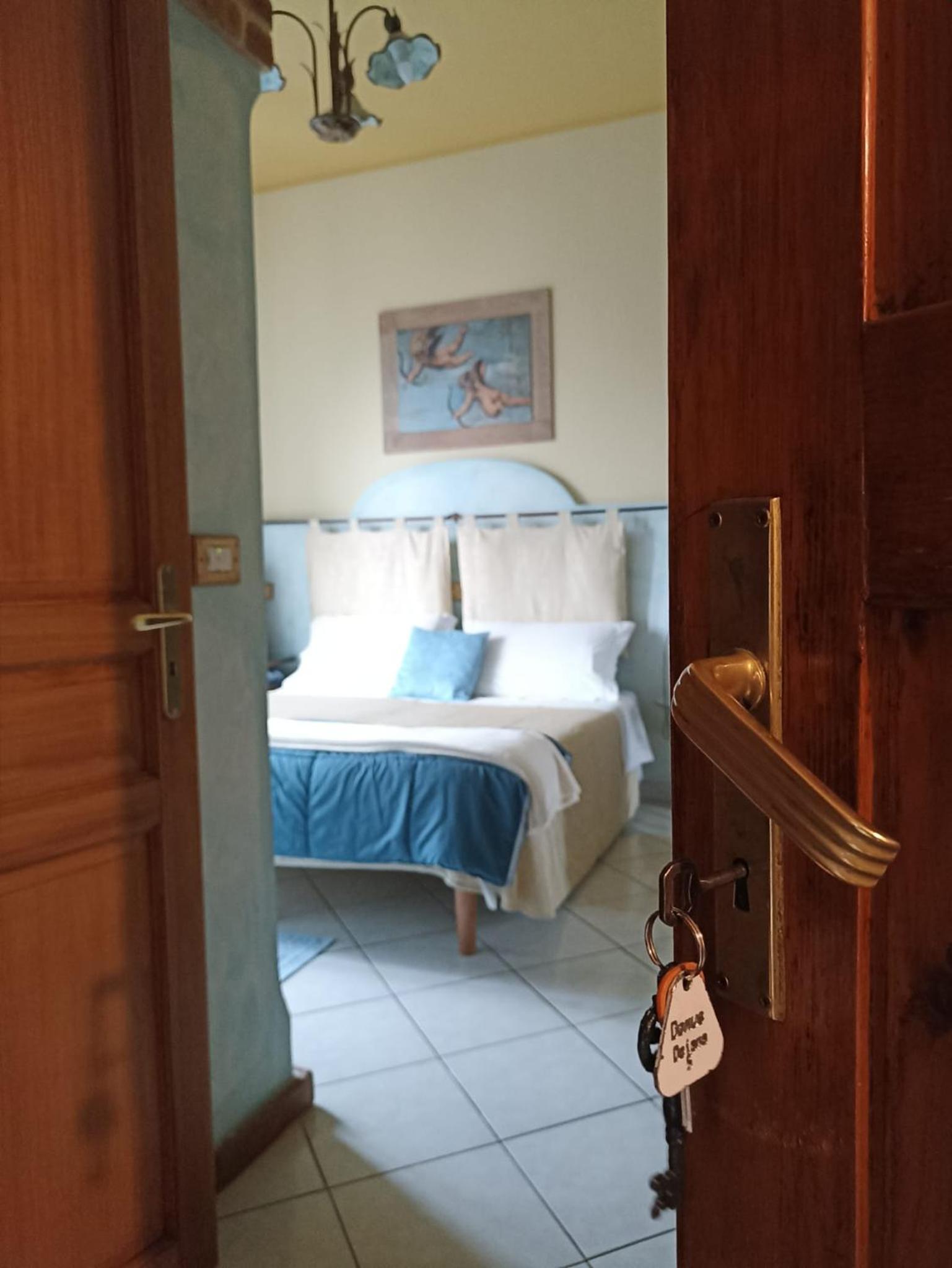 Double or Twin Room with Bathroom - Photo 5