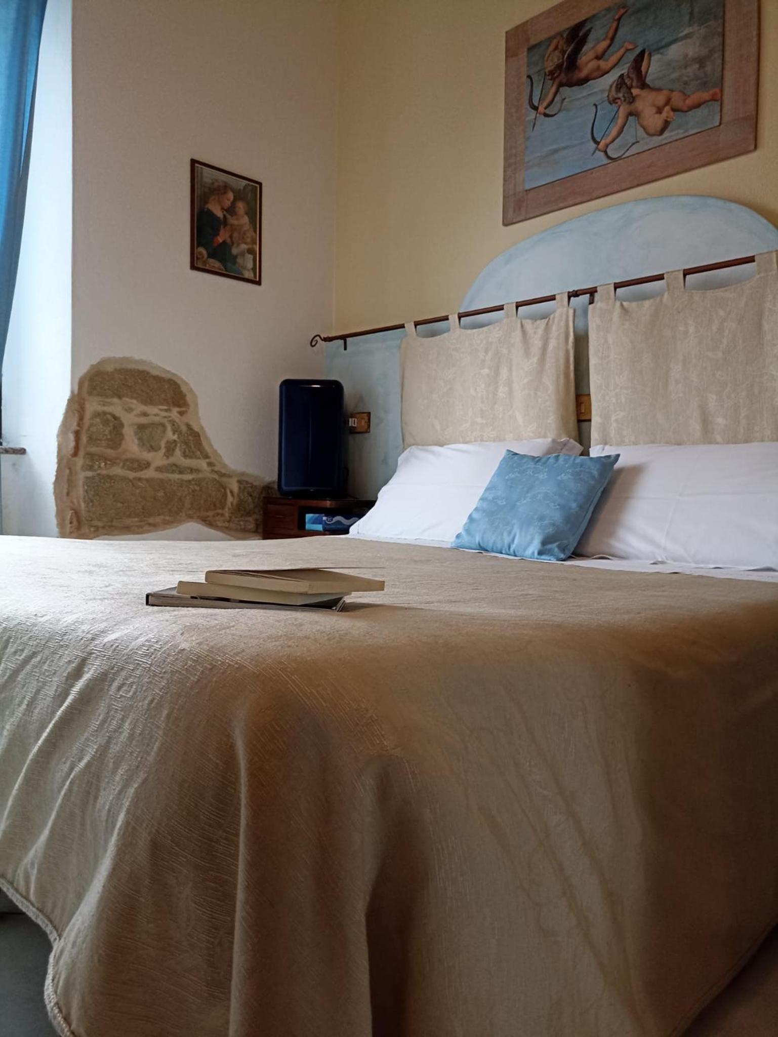 Double or Twin Room with Bathroom - Photo 3