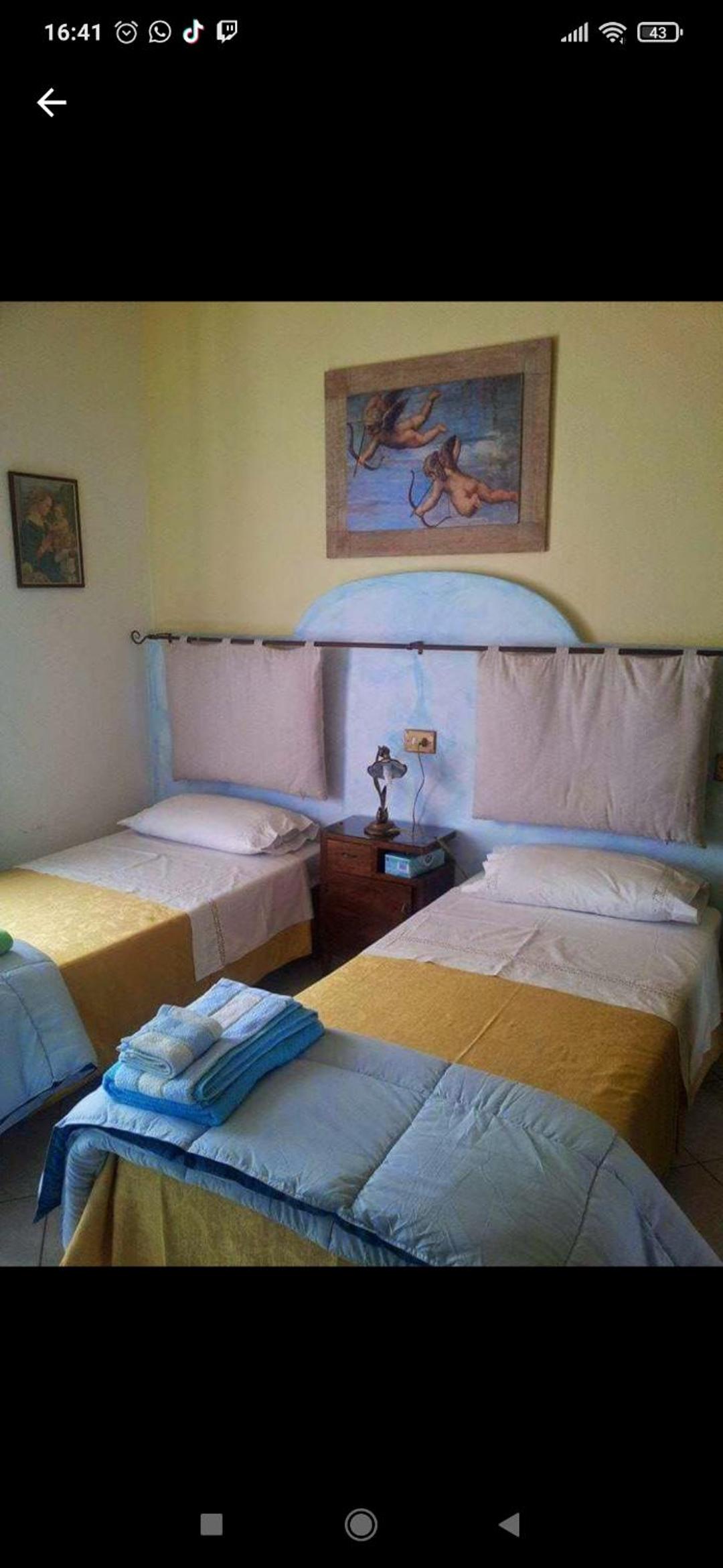 Double or Twin Room with Bathroom - Photo 2