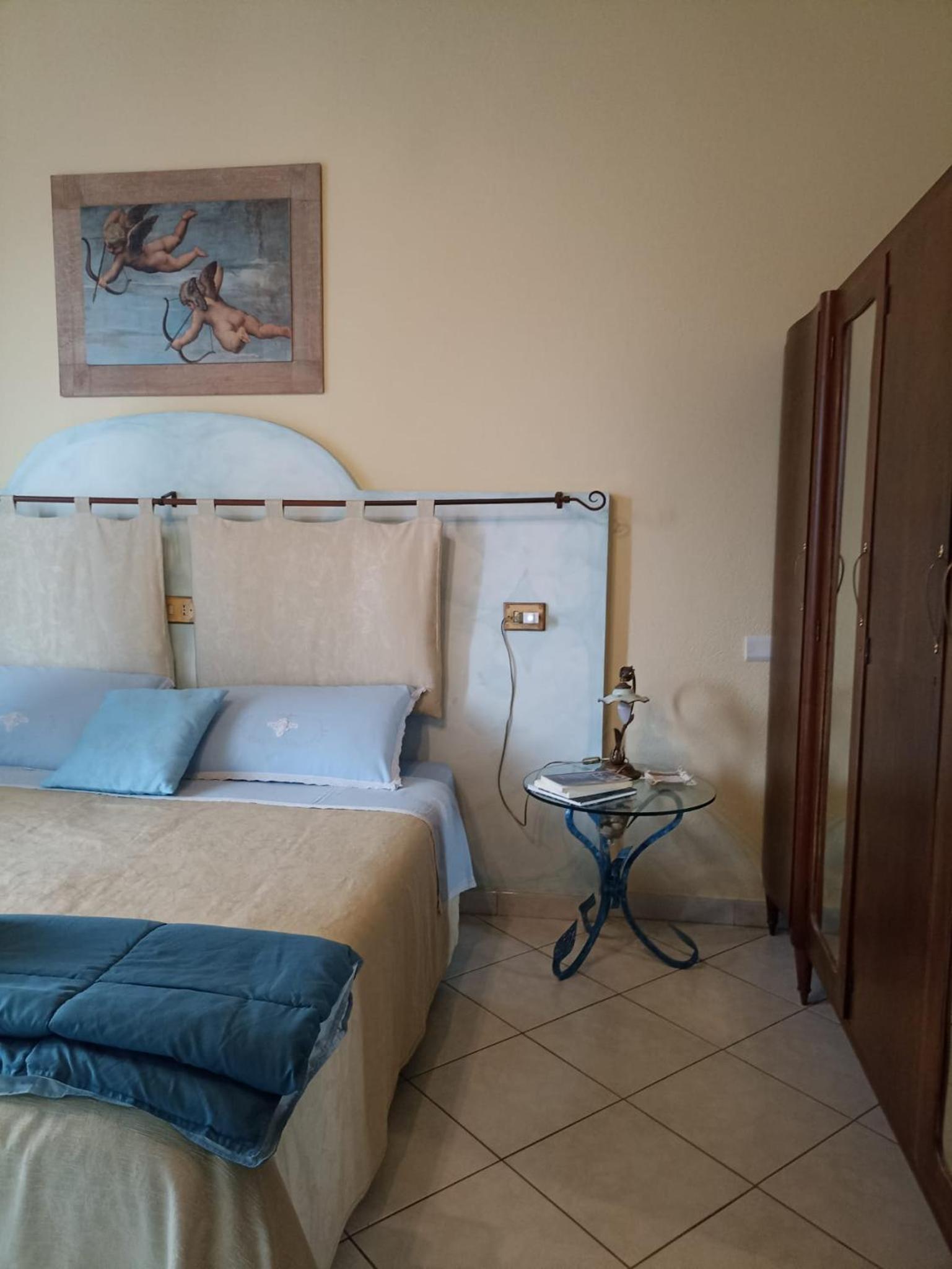 Double or Twin Room with Bathroom - Photo 4