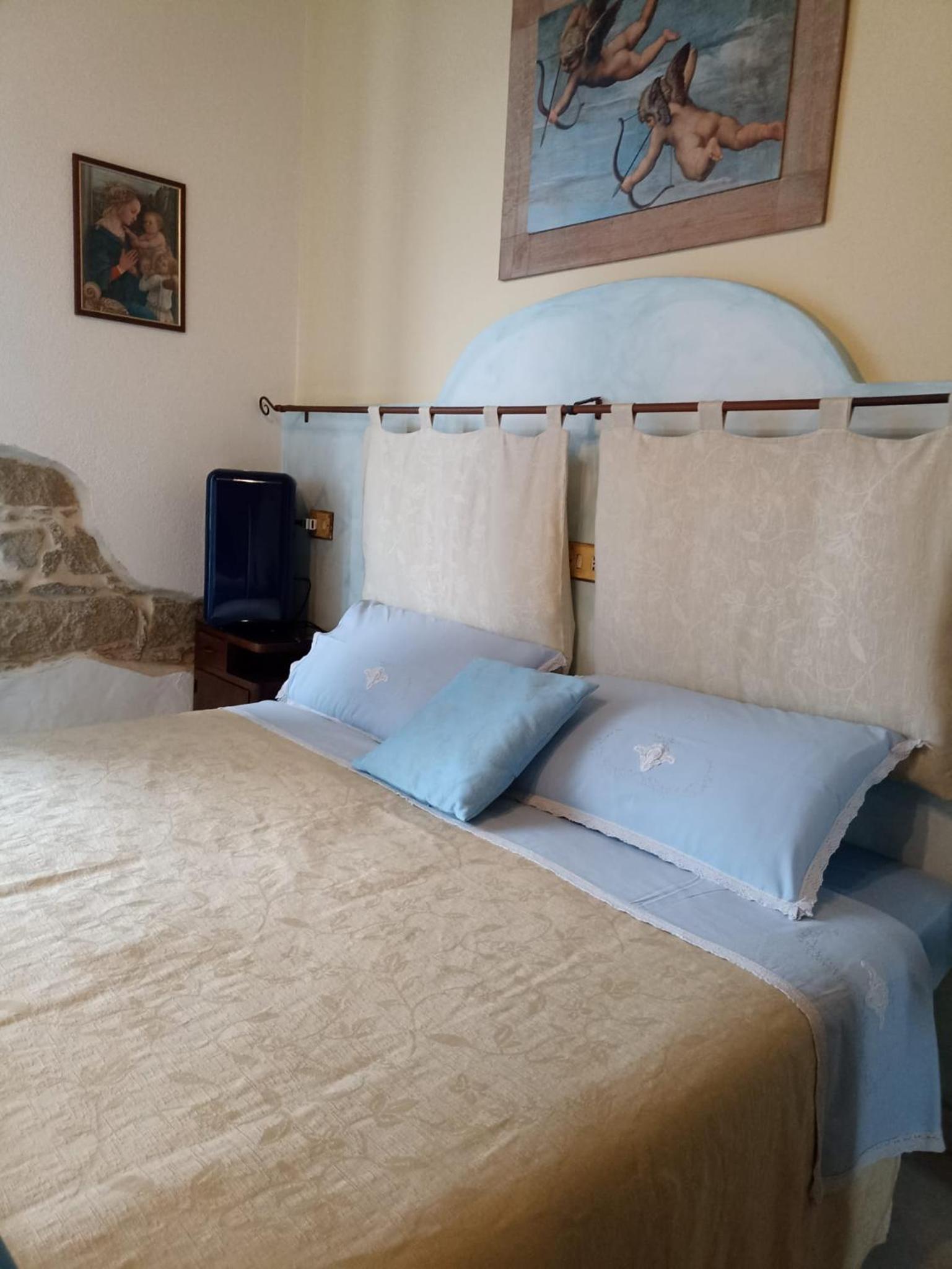 Double or Twin Room with Bathroom - Photo 6
