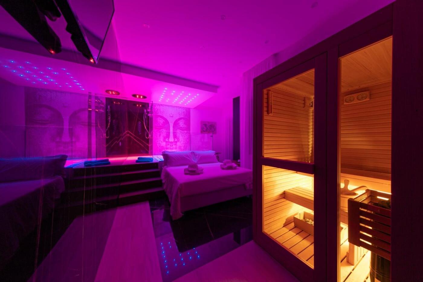 Suite with Spa Access - Photo 19