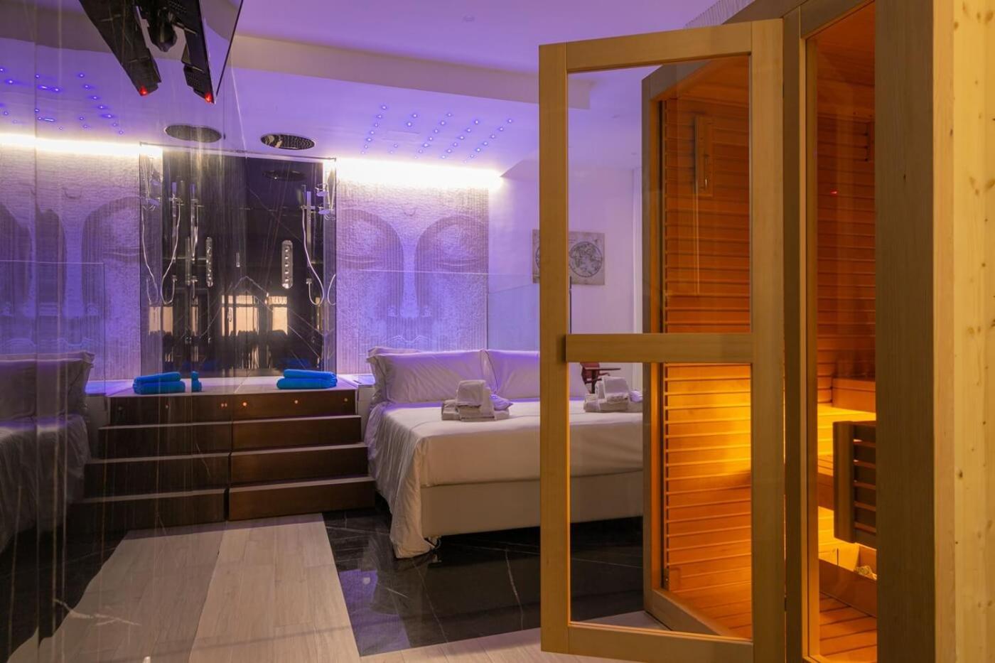 Suite with Spa Access - Photo 14