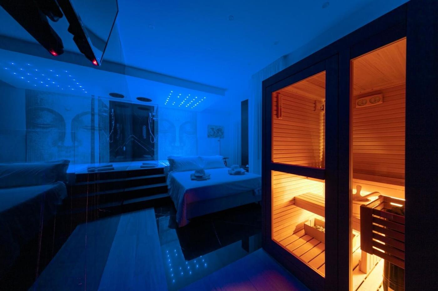 Suite with Spa Access - Photo 21