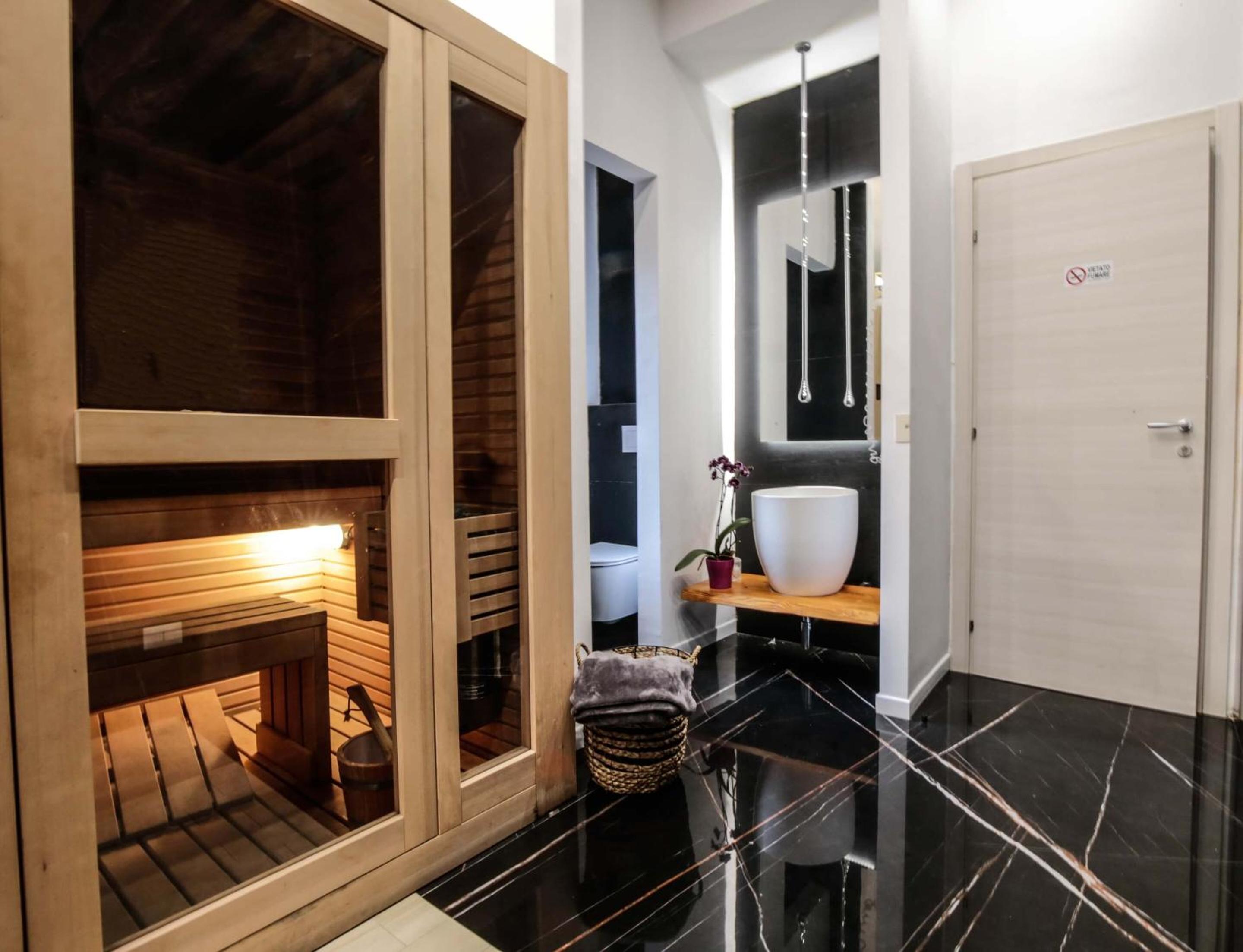 Suite with Spa Access - Photo 6