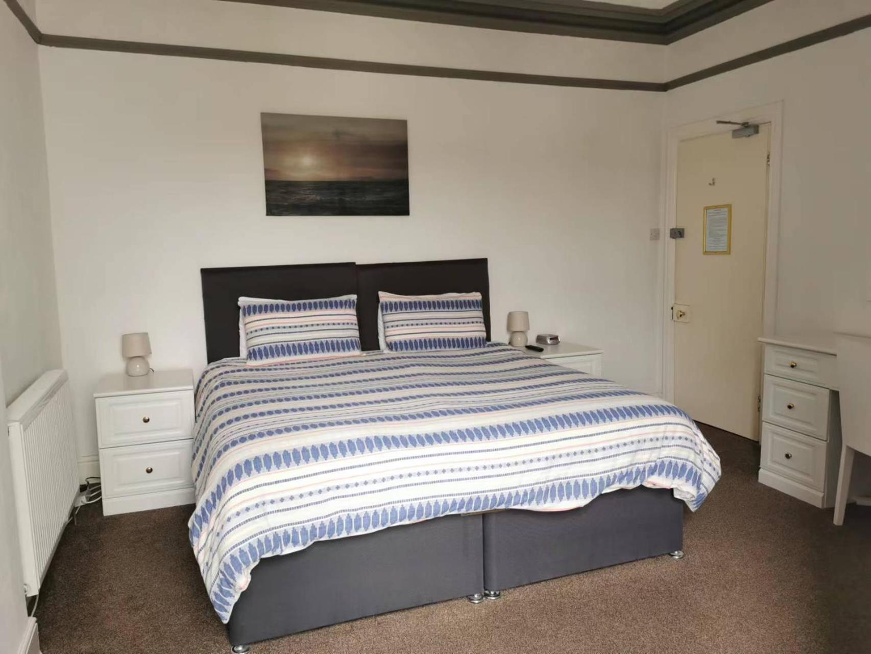 Double Room with Bathroom photo 2