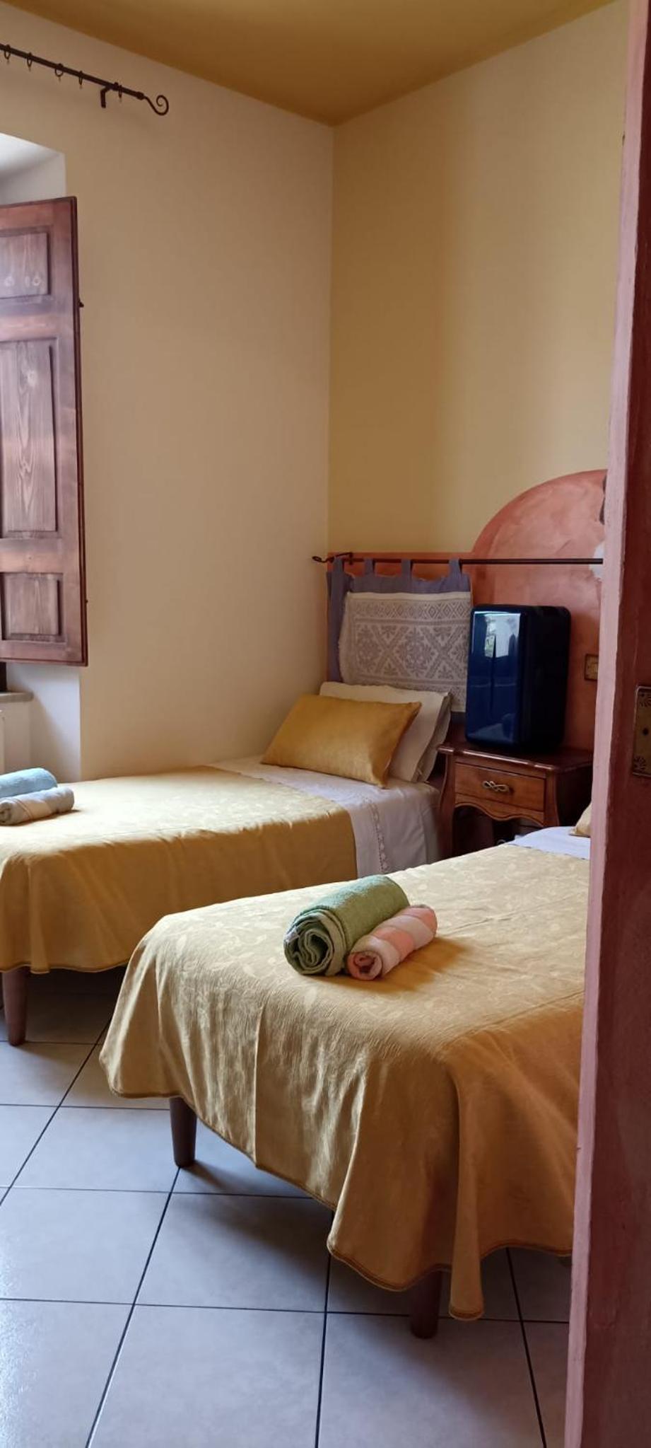 Triple Room with Private Bathroom - Photo 4