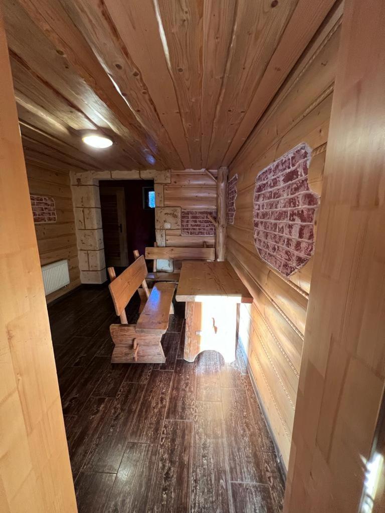 Six-Bedroom House photo 3