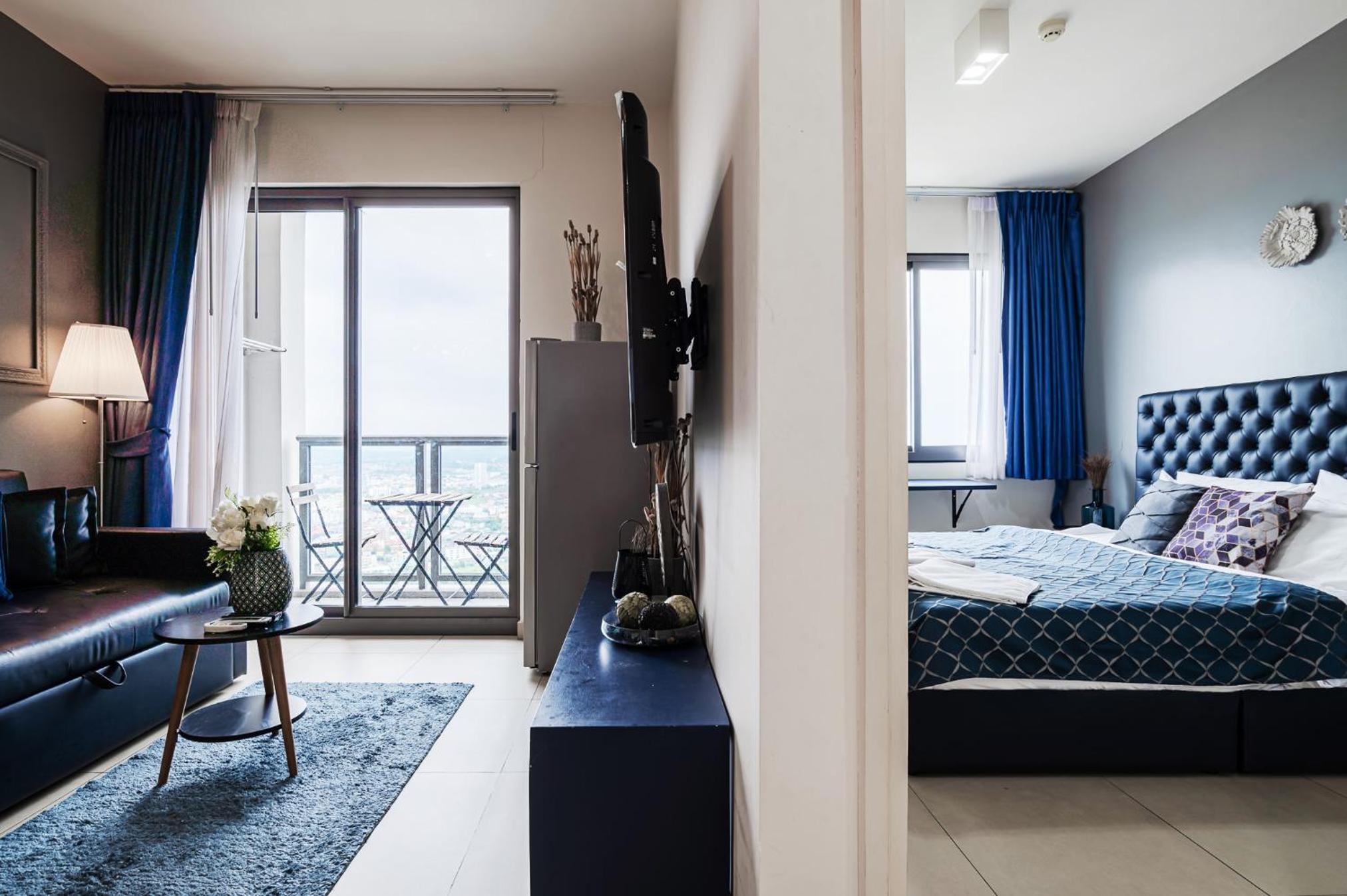 One-Bedroom Apartment - Photo 1