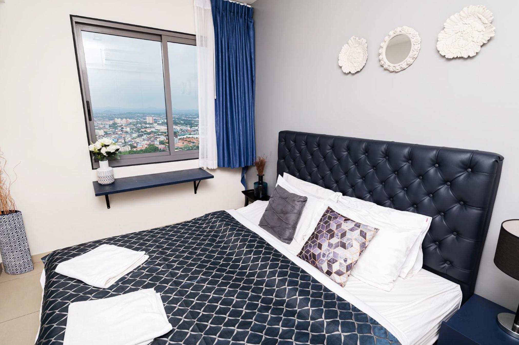 One-Bedroom Apartment - Photo 2