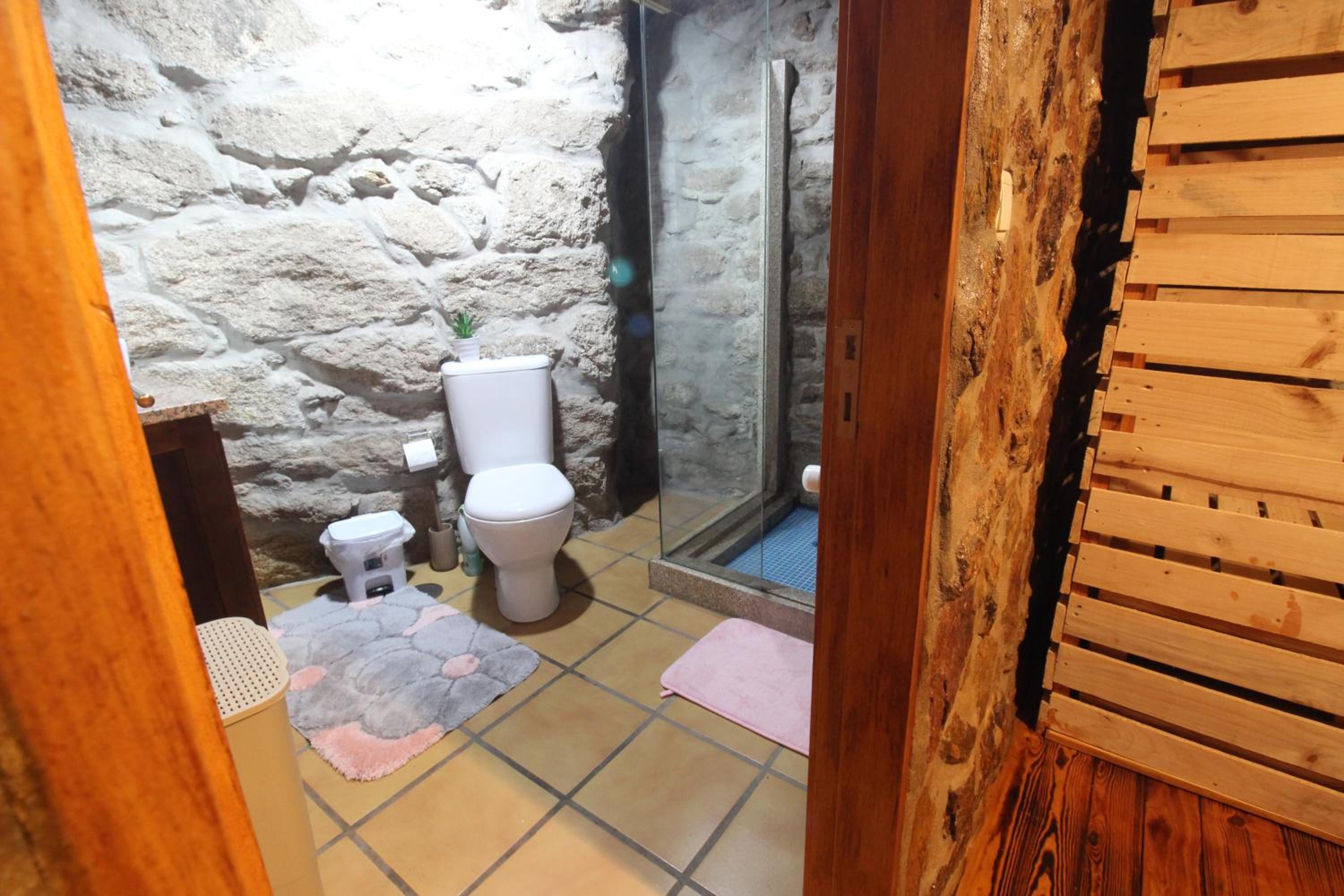 Five-Bedroom House - Photo 43