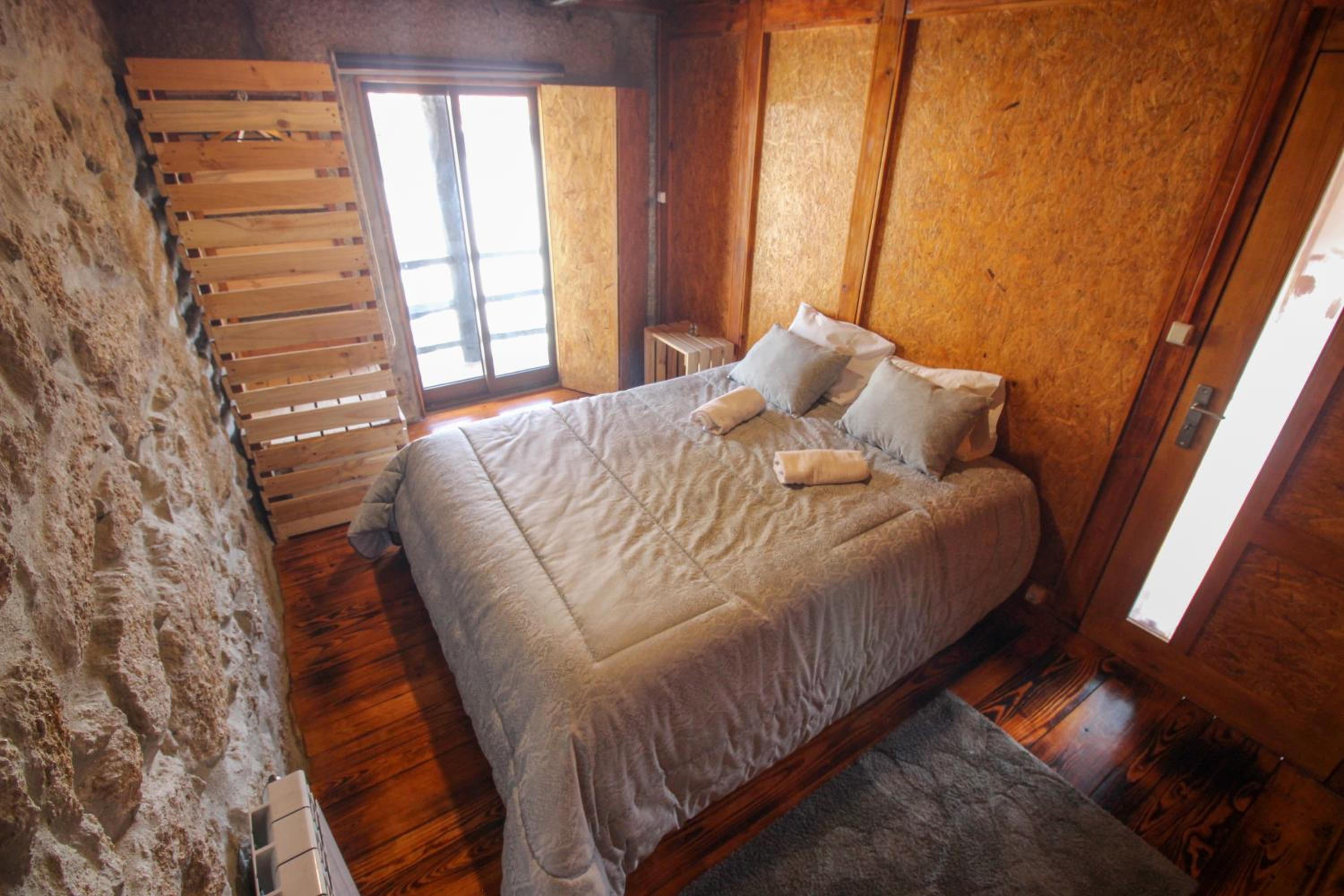 Five-Bedroom House - Photo 28