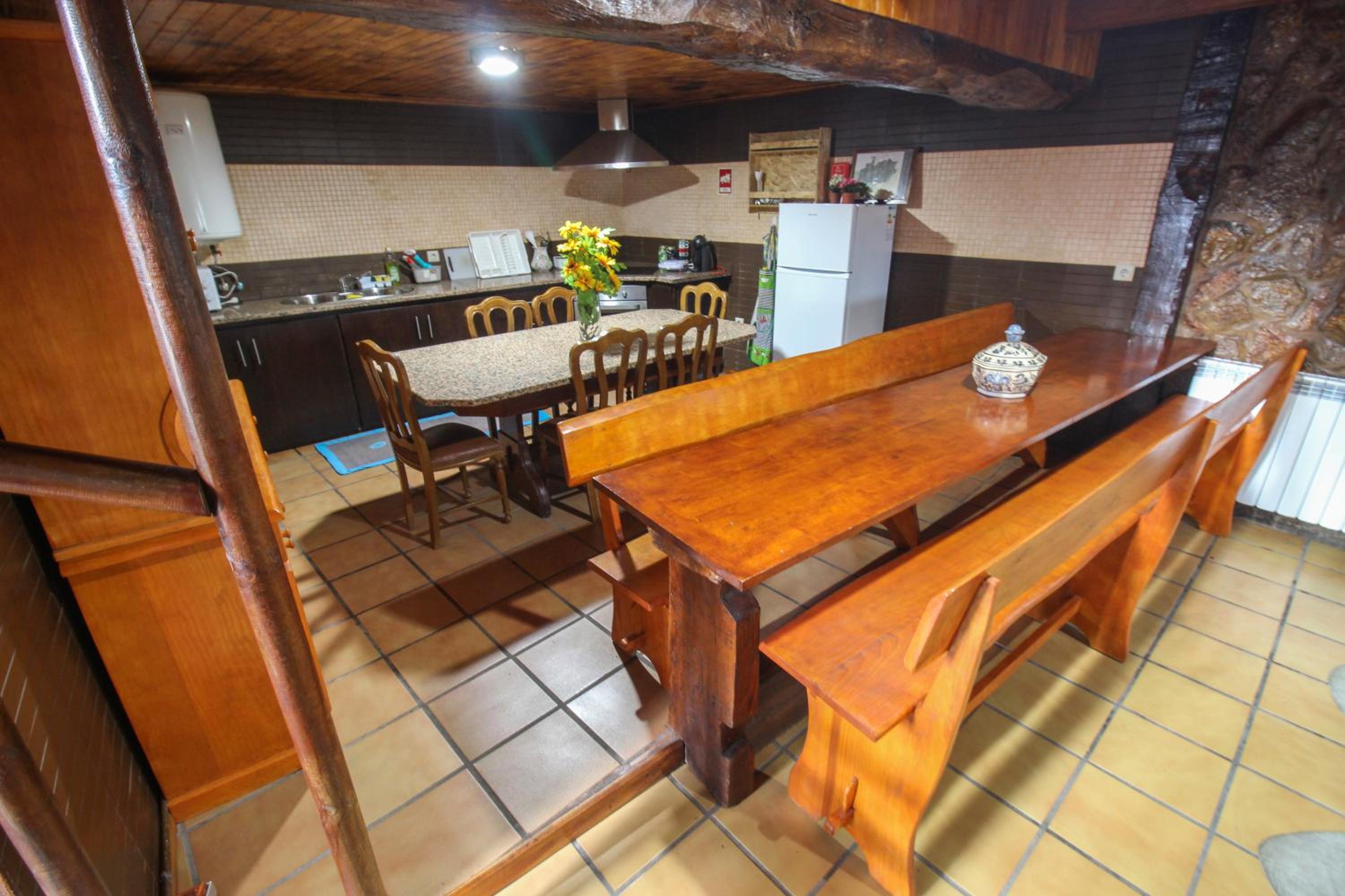 Five-Bedroom House - Photo 4