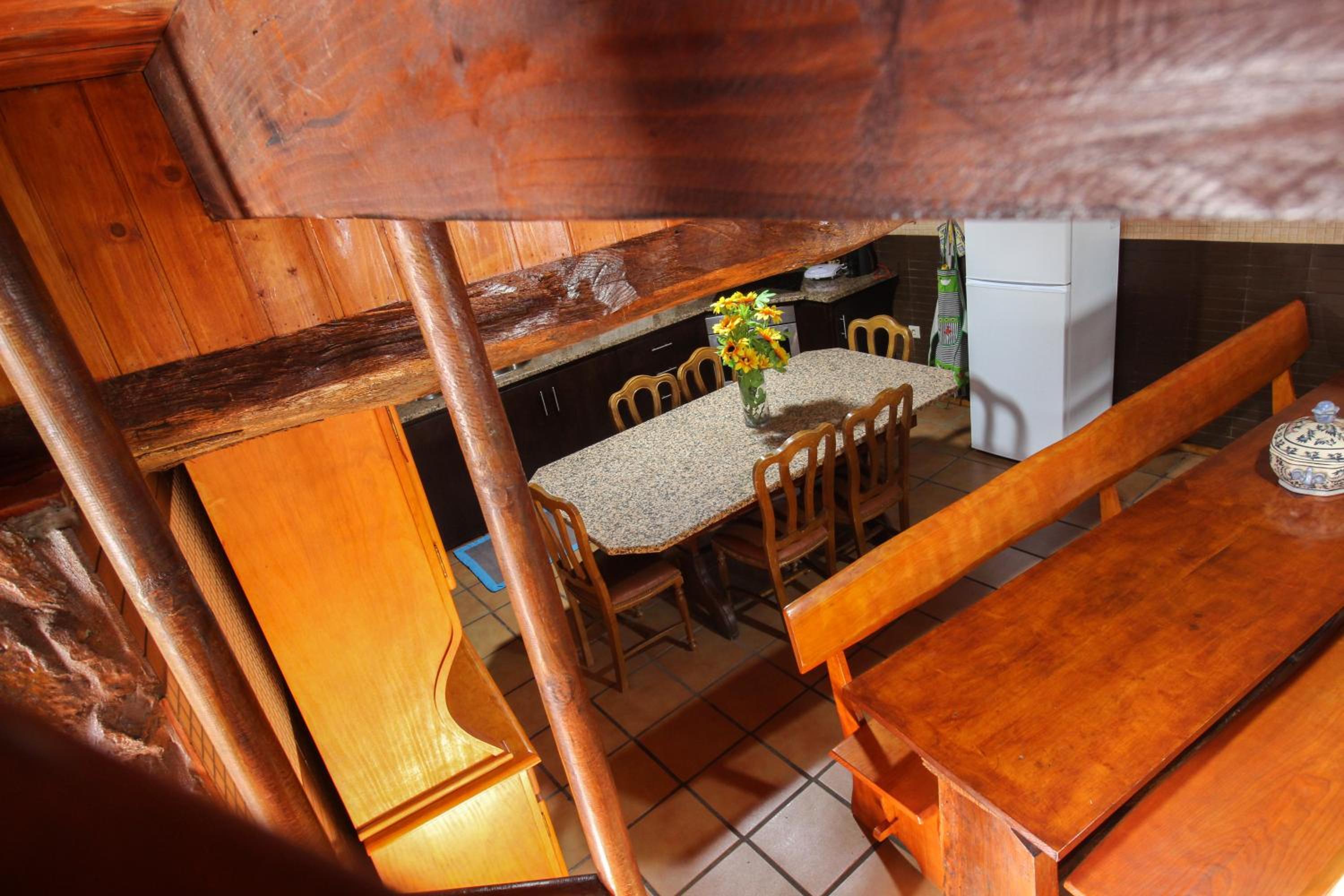 Five-Bedroom House - Photo 16