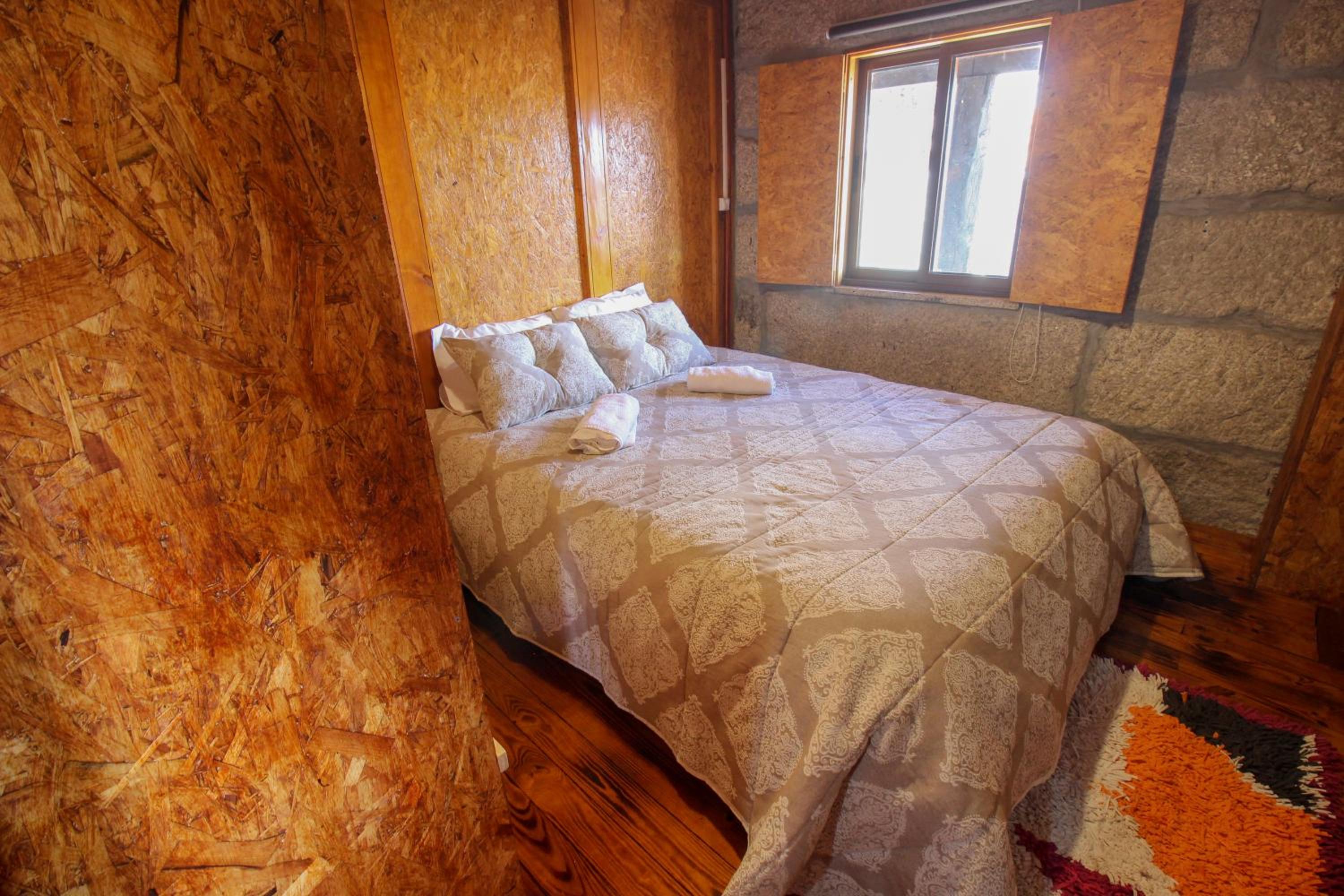 Five-Bedroom House - Photo 31