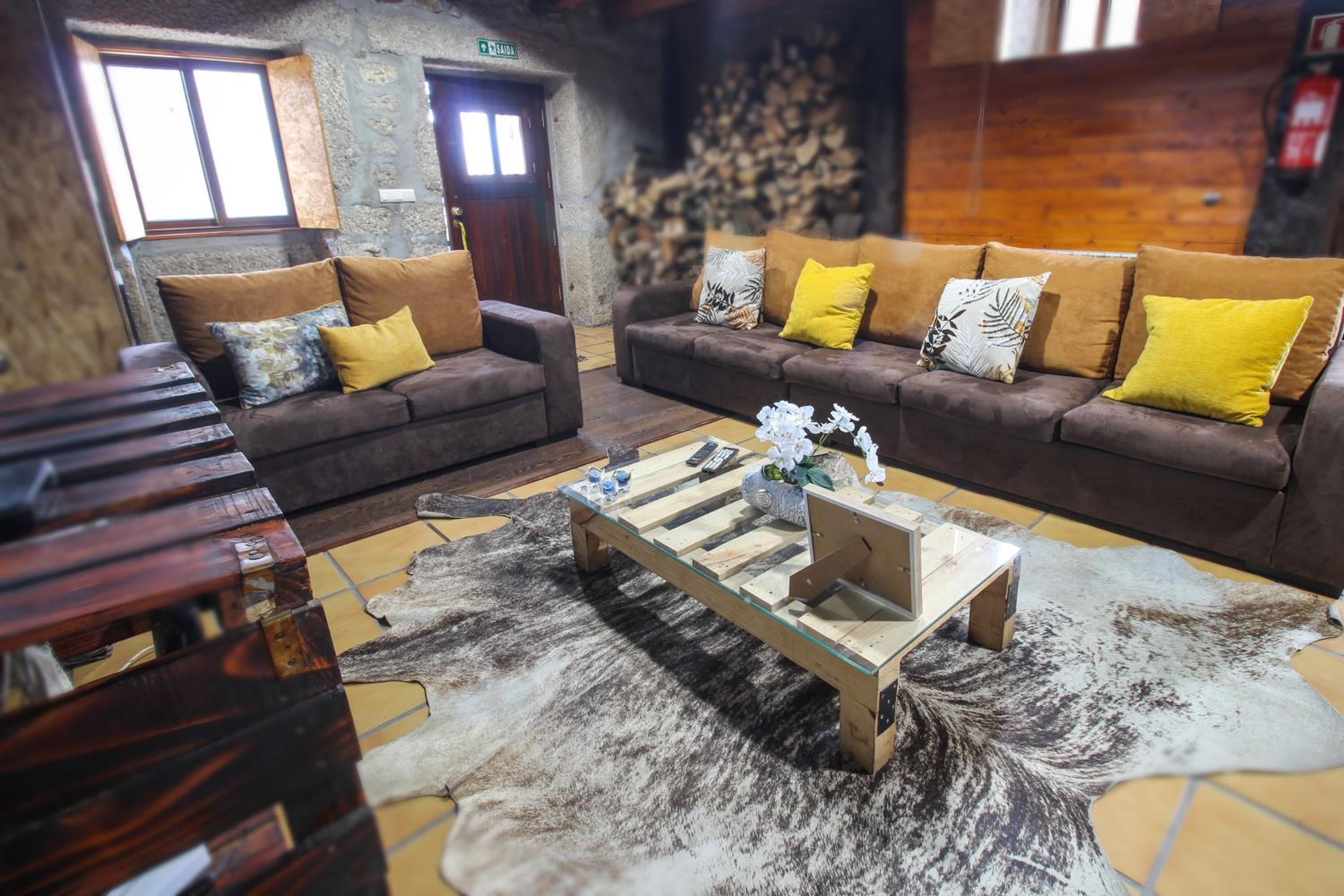 Five-Bedroom House - Photo 24