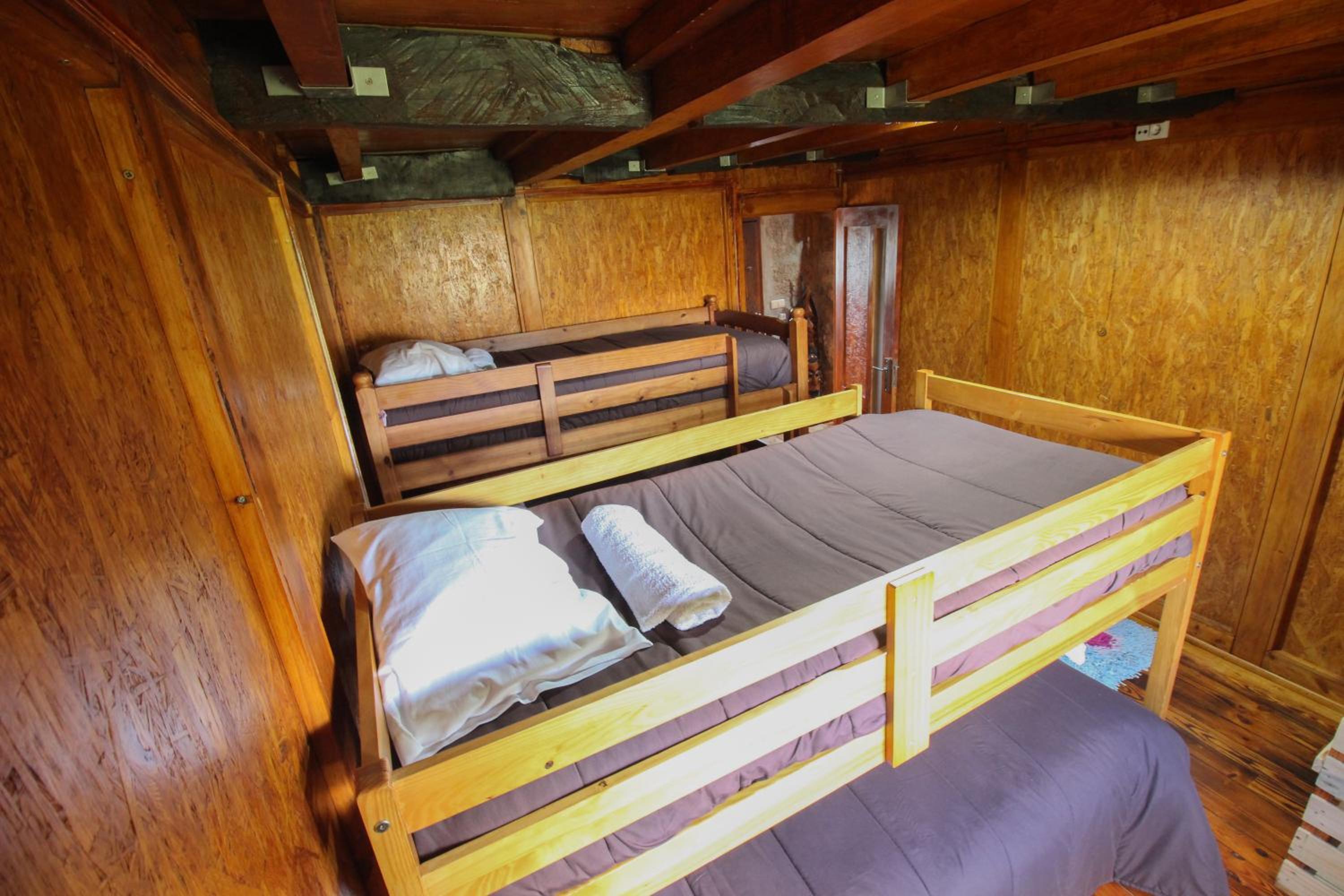 Five-Bedroom House - Photo 15