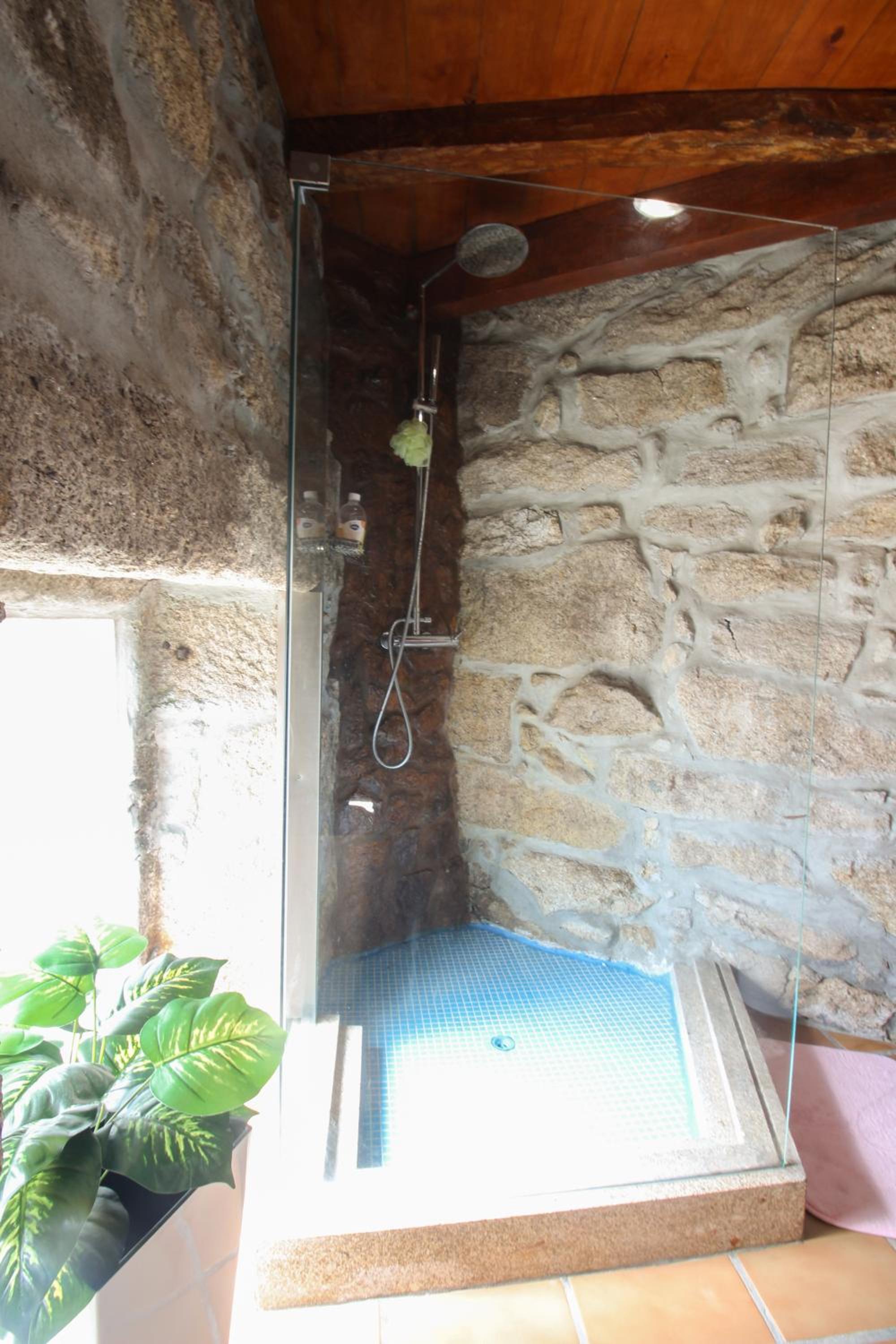 Five-Bedroom House - Photo 44