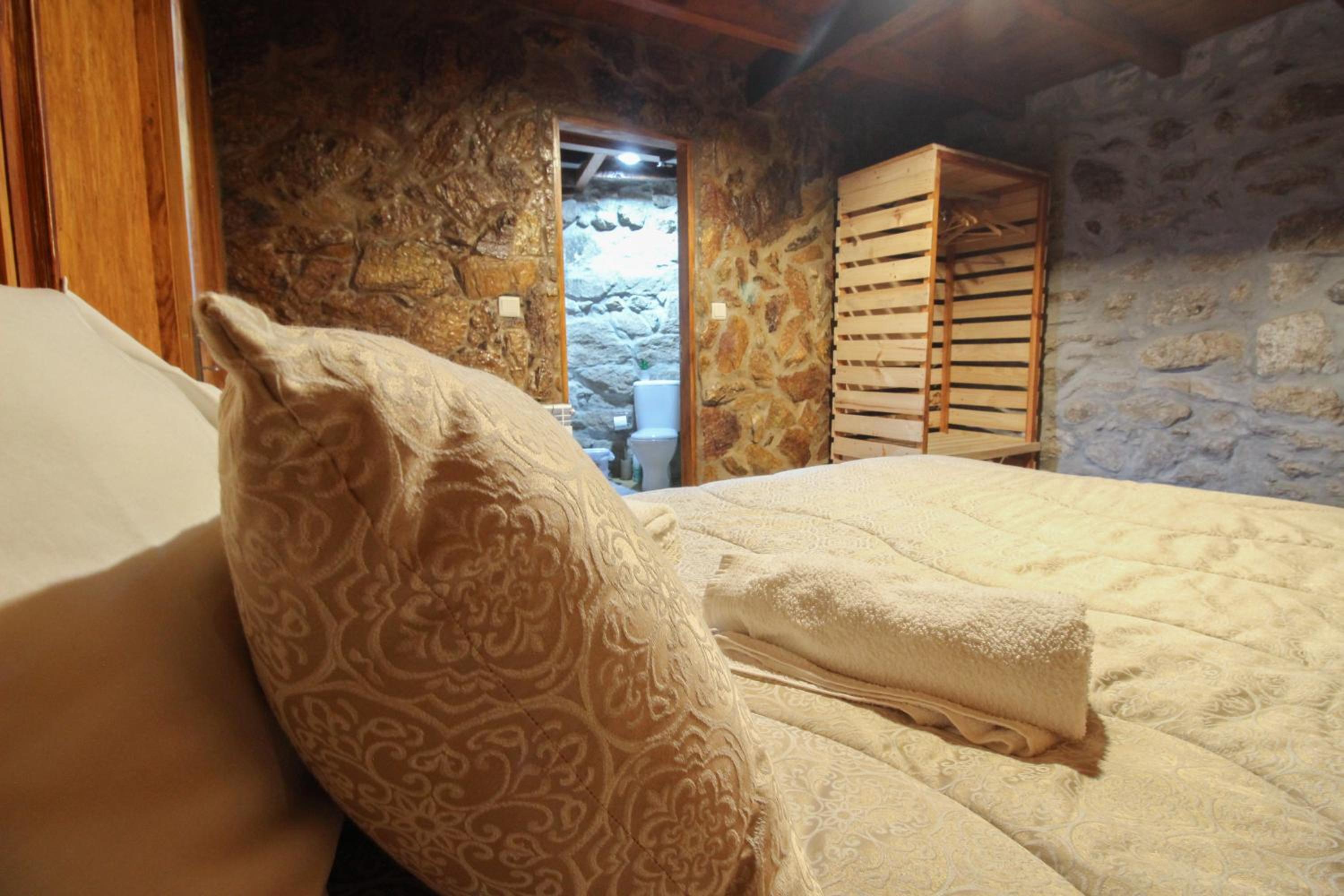 Five-Bedroom House - Photo 13