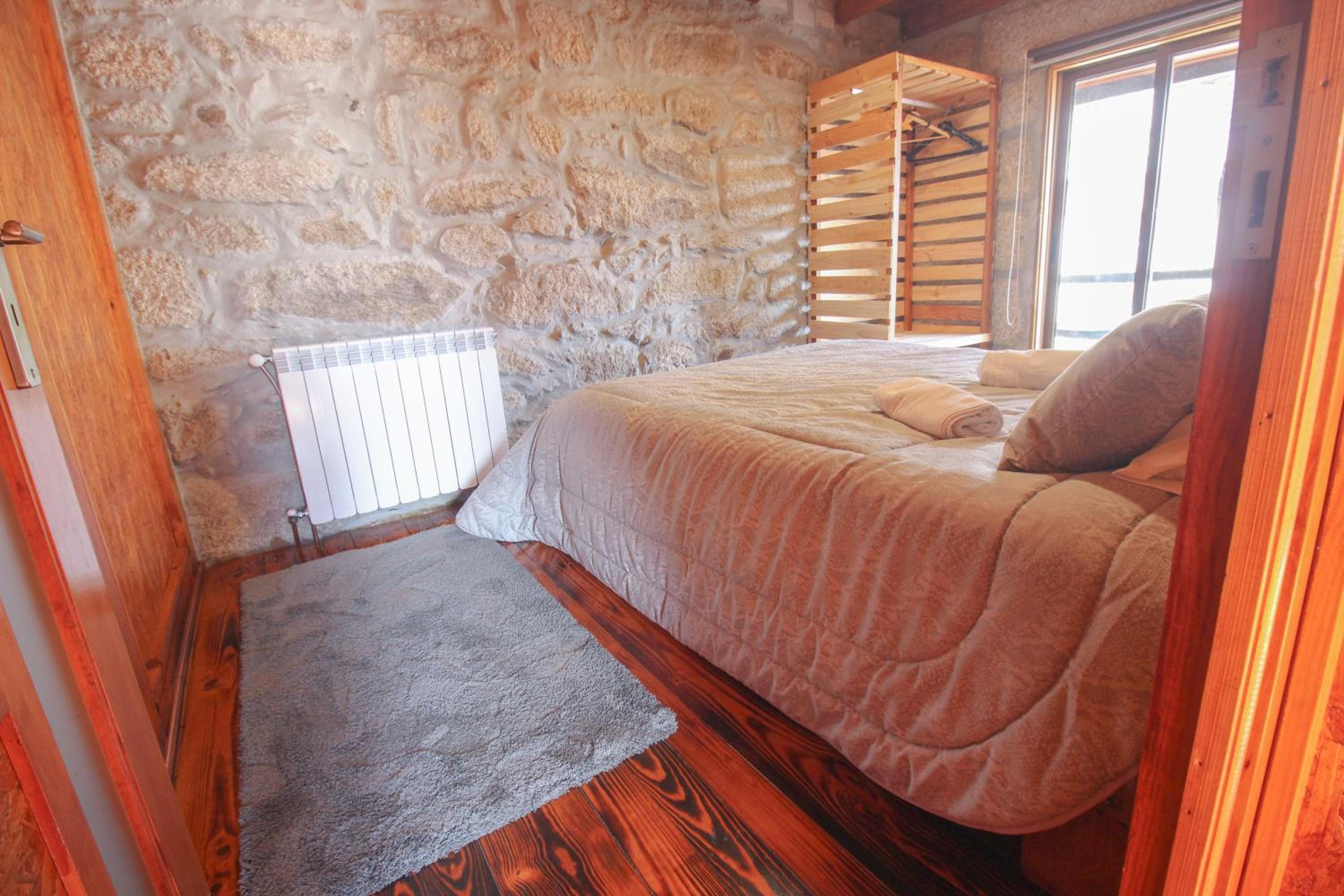 Five-Bedroom House - Photo 6