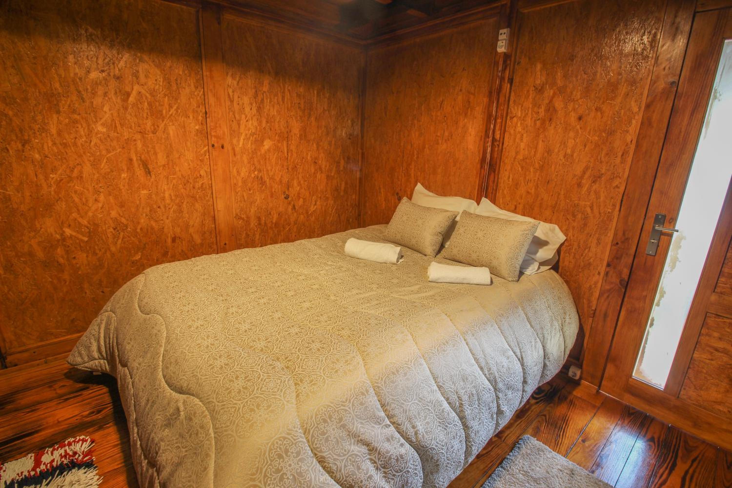 Five-Bedroom House - Photo 20
