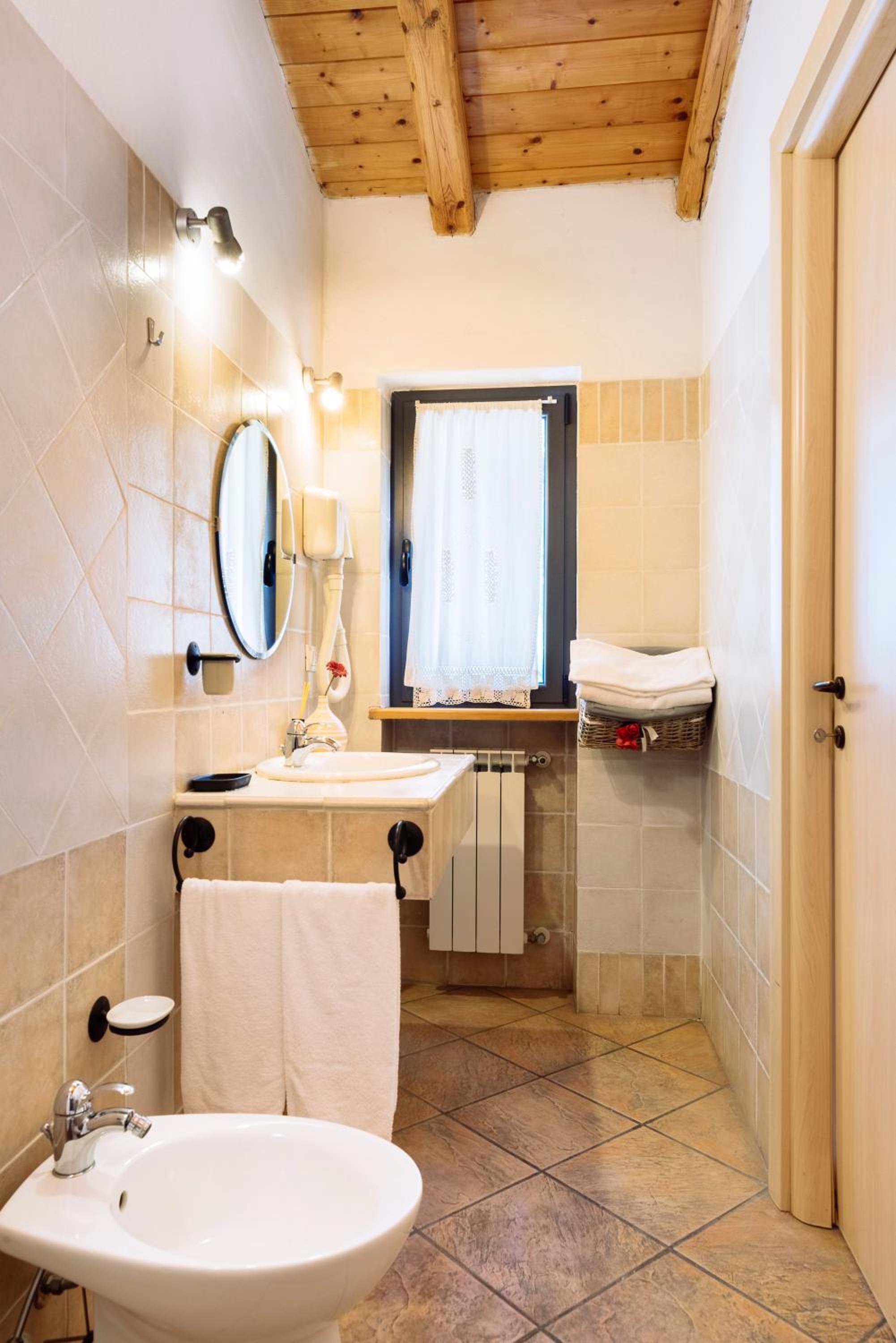Double or Twin Room - Photo 9