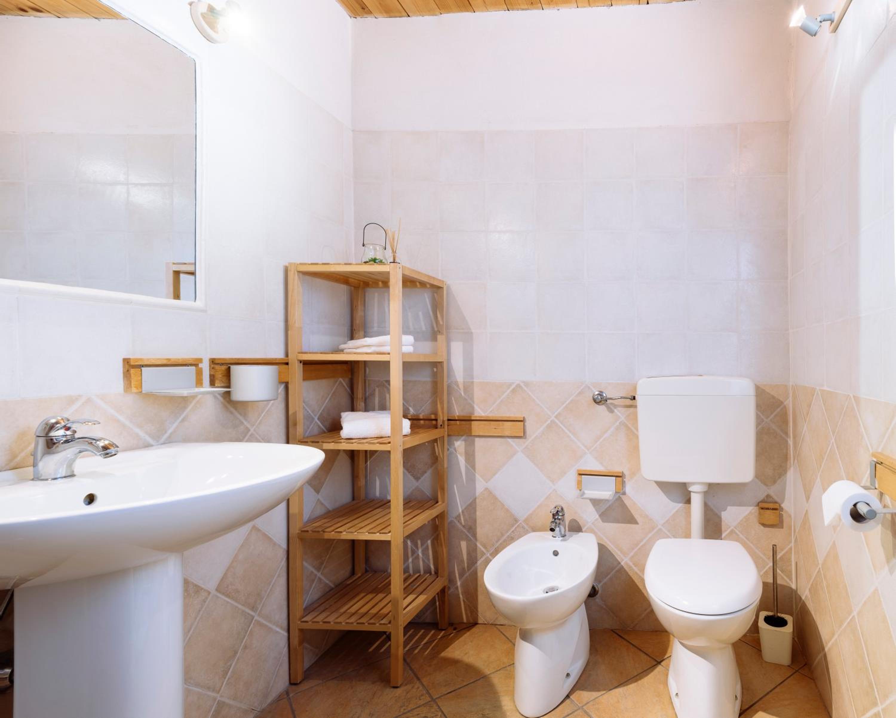 Double or Twin Room - Photo 8
