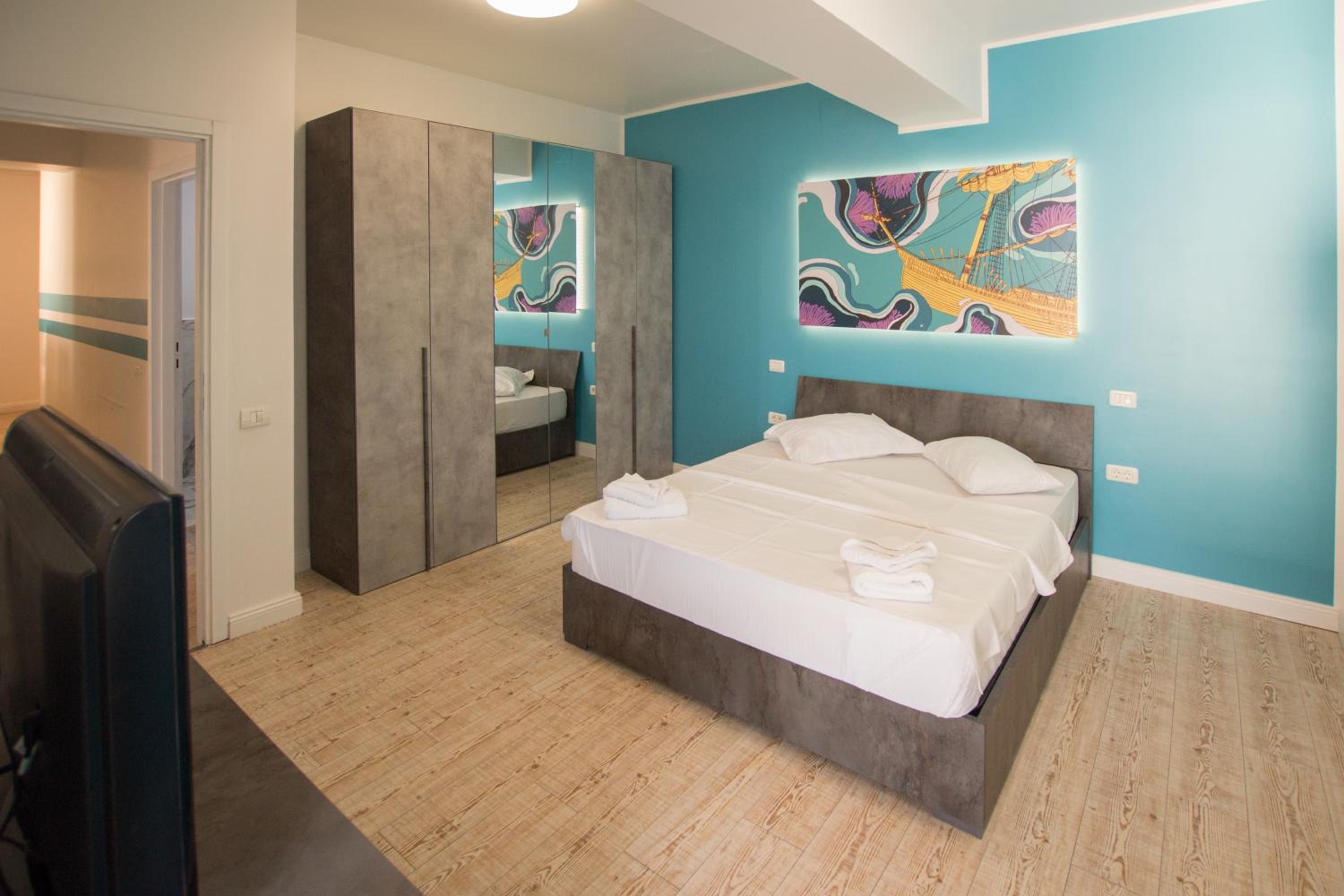 Apartment with Lake View - Photo 8