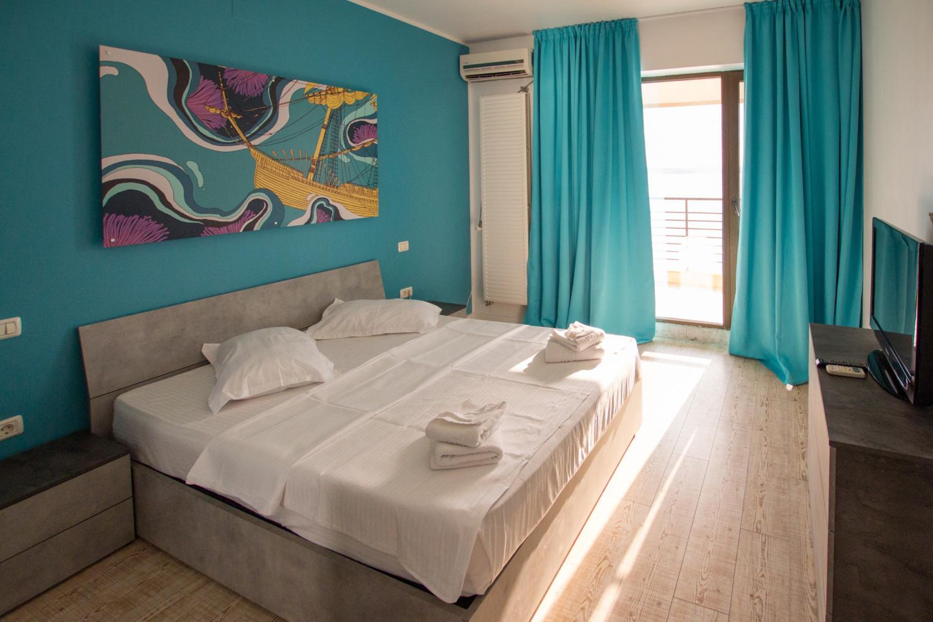 Apartment with Lake View - Photo 7