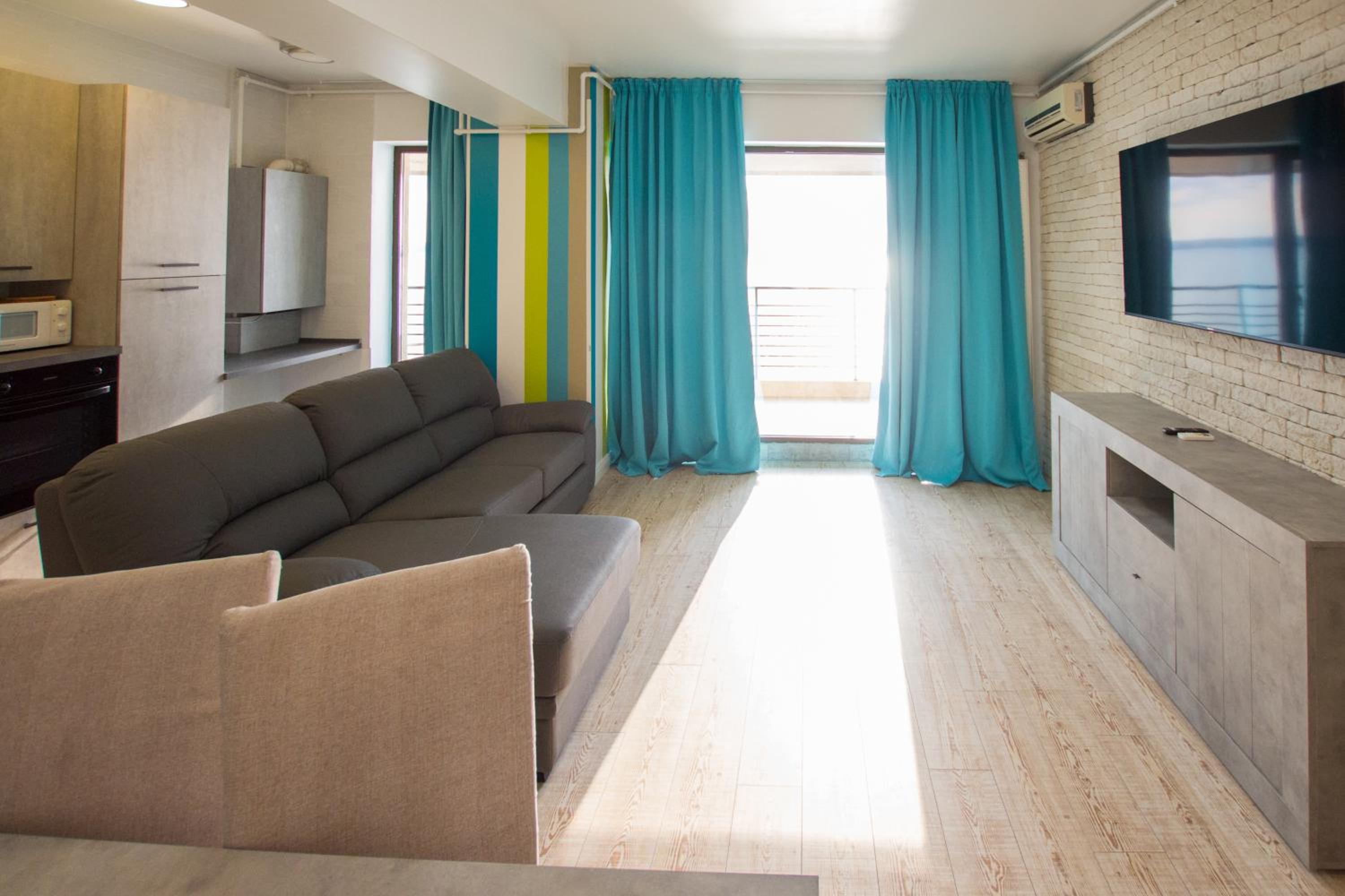 Apartment with Lake View - Photo 1