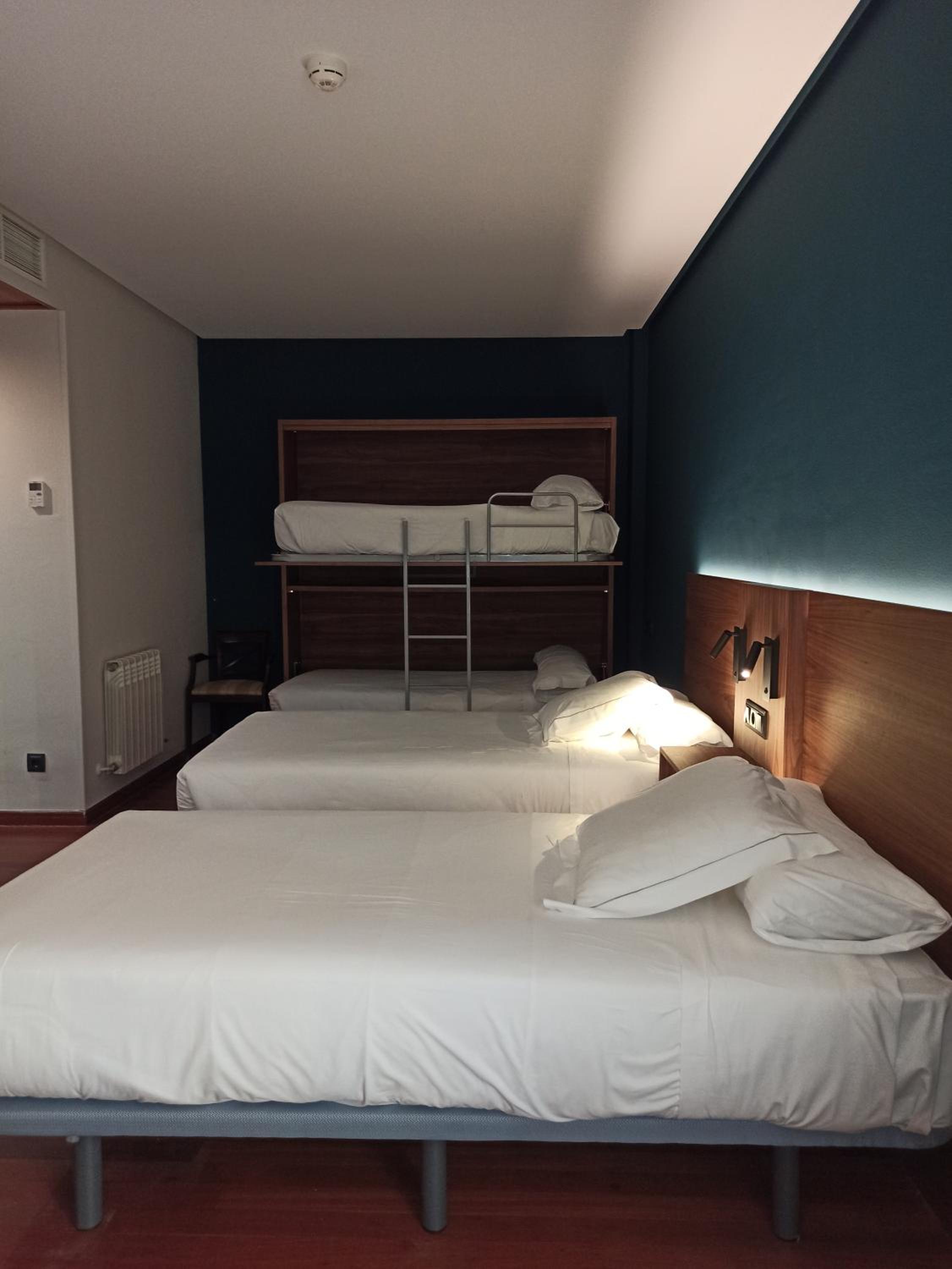 Twin Room - Photo 1