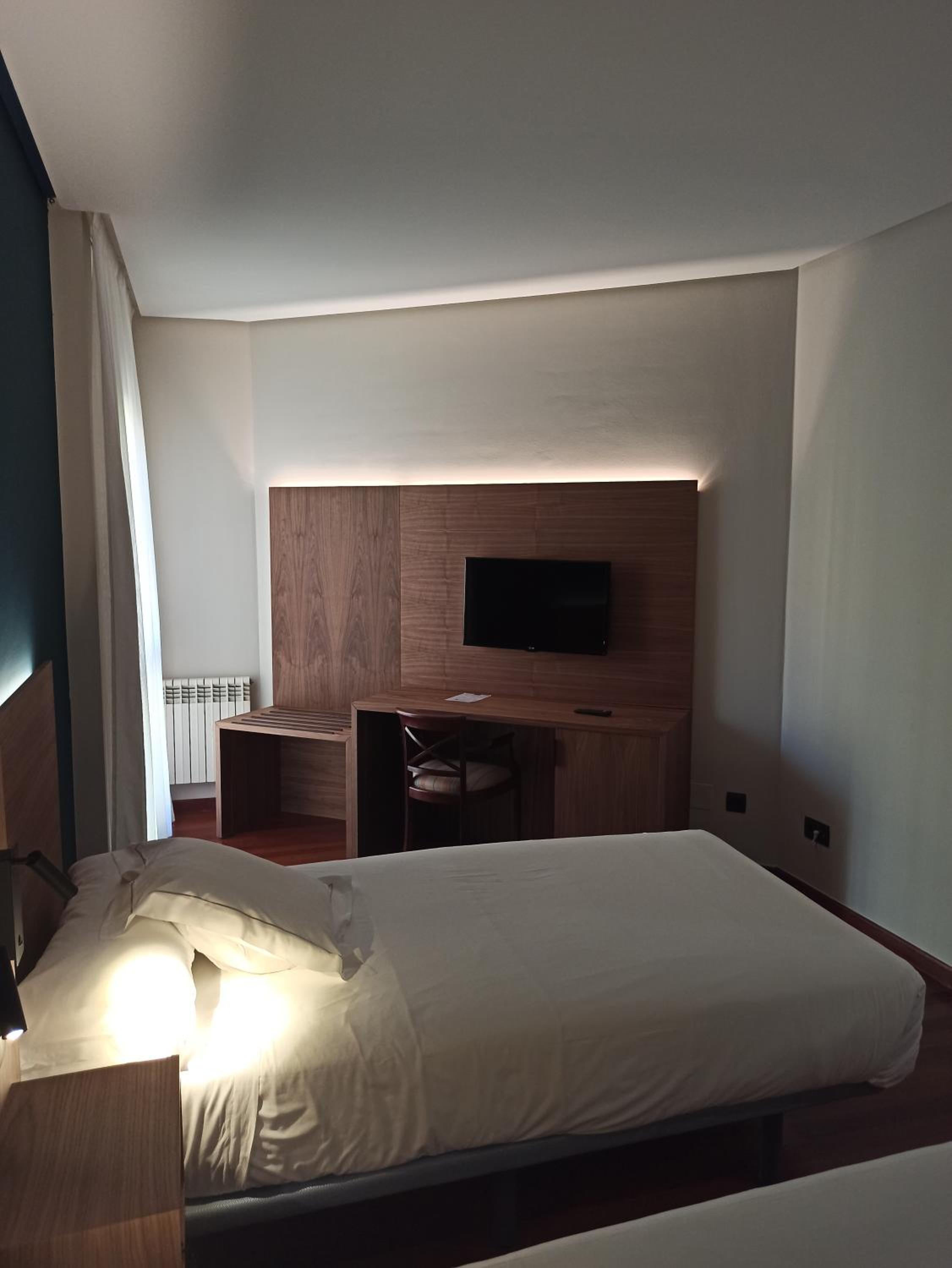 Twin Room - Photo 2