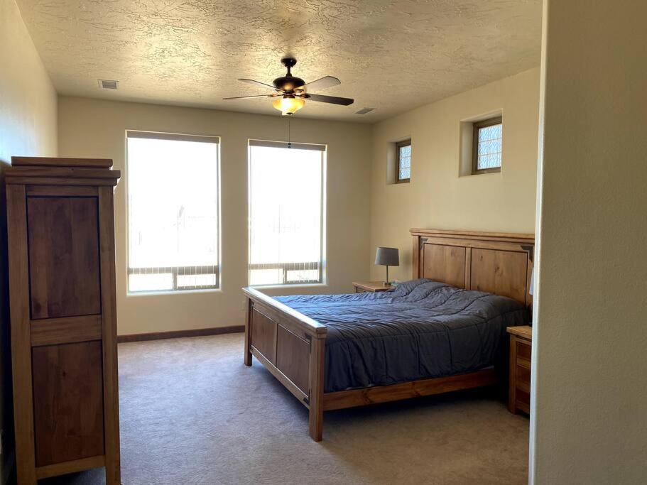 Five-Bedroom House photo 1