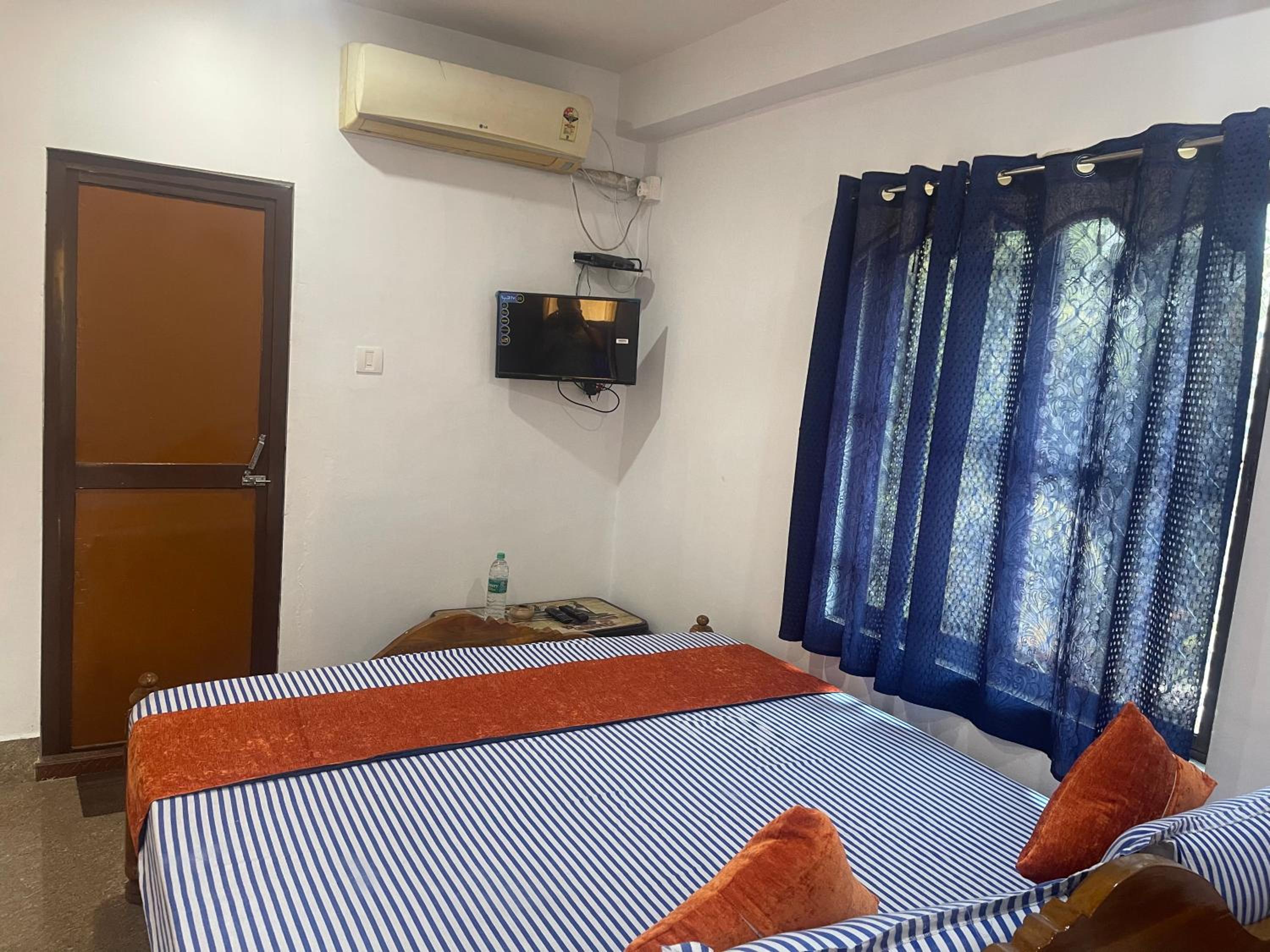 Deluxe Double Room with Balcony photo 2